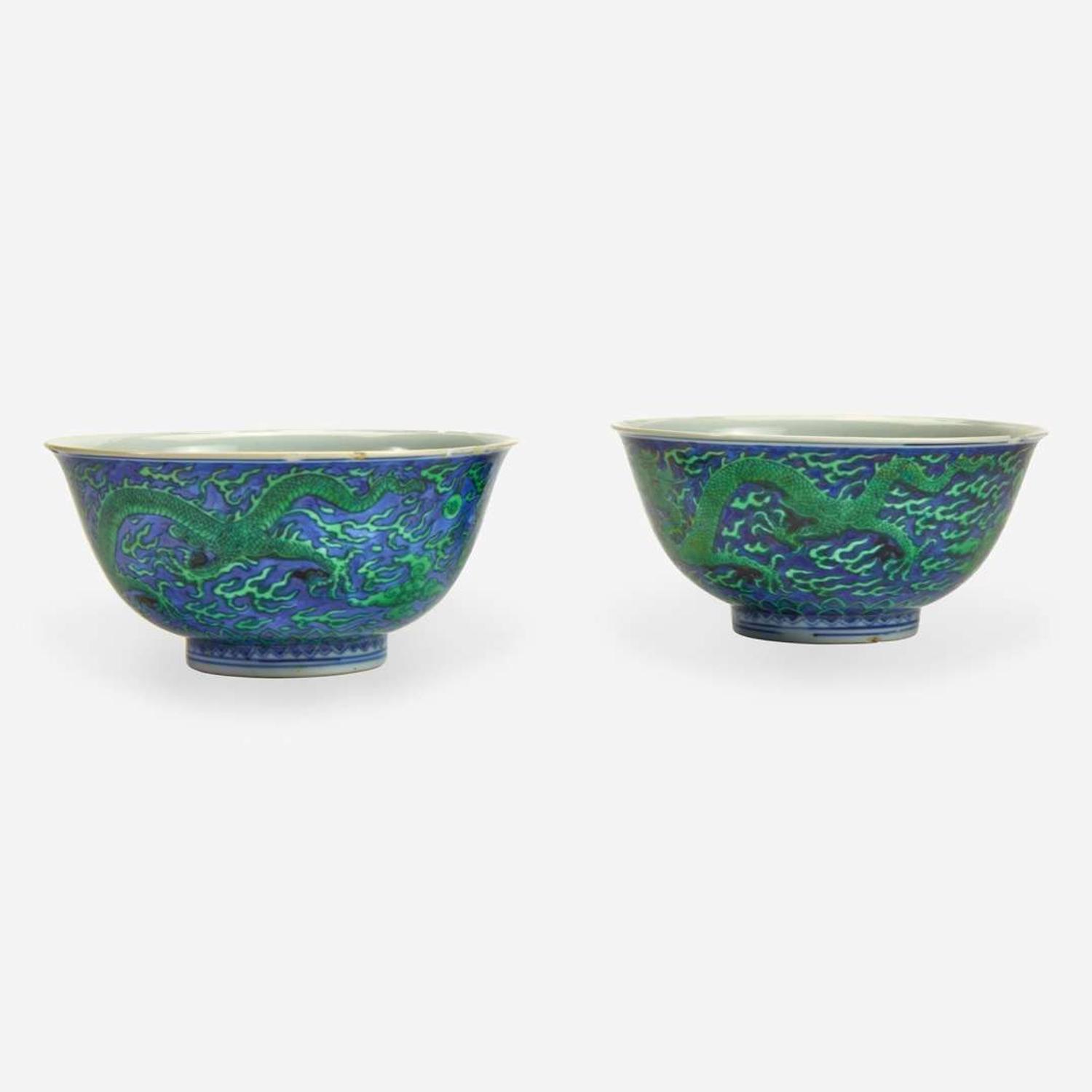 An associated pair of Chinese underglaze blue and green-enameled dragon bowls 珐琅彩青花龙纹碗一对 Kangxi six-character mark and of the period ????? ? ??