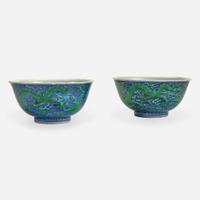 An associated pair of Chinese underglaze blue and green-enameled dragon bowls 珐琅彩青花龙纹碗一对 Kangxi six-character mark and of the period ????? ? ??