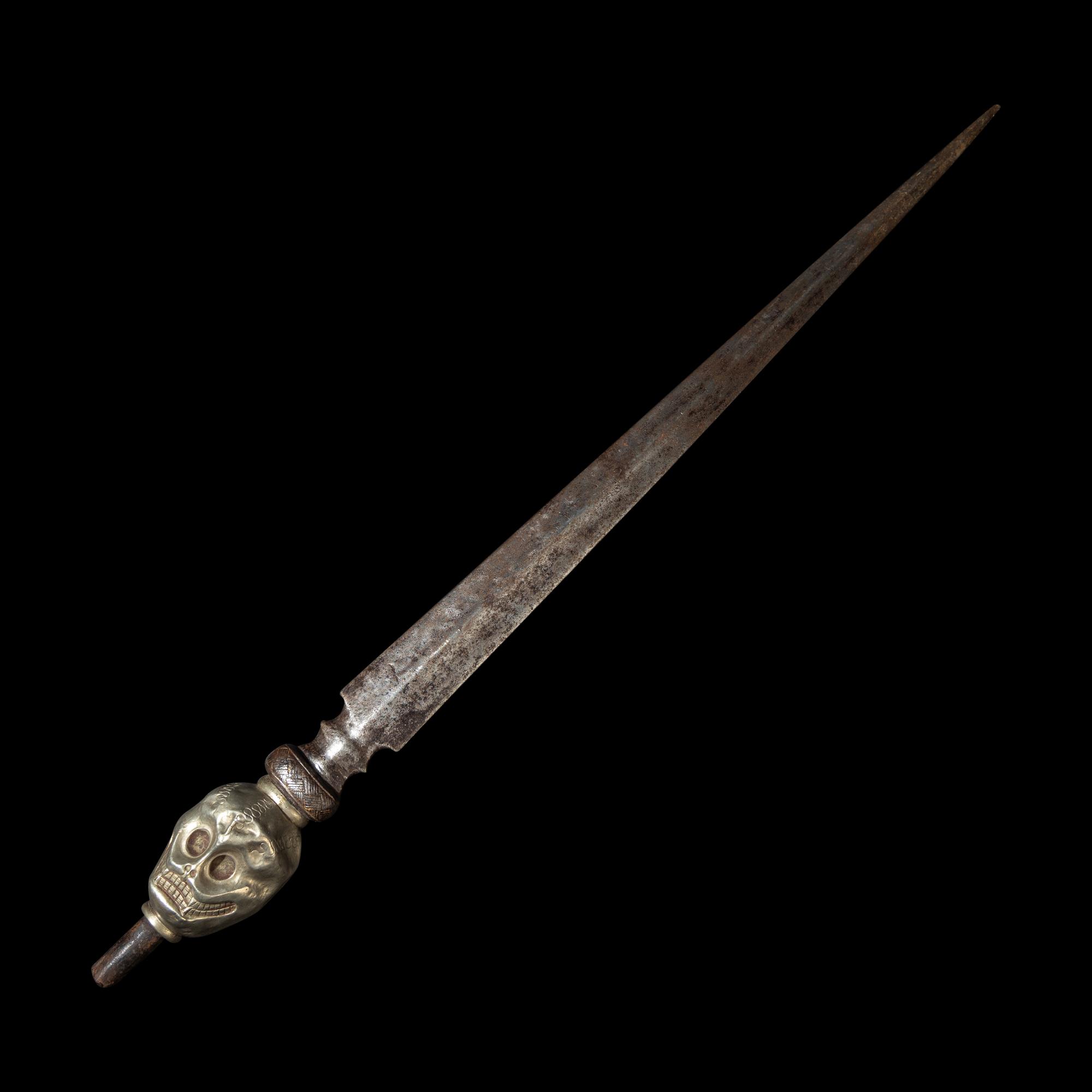 A Tibetan Silver and Bronze Ritual Spear Head with Skull, 19th Century 十九世紀 銅鑲銀金剛橛