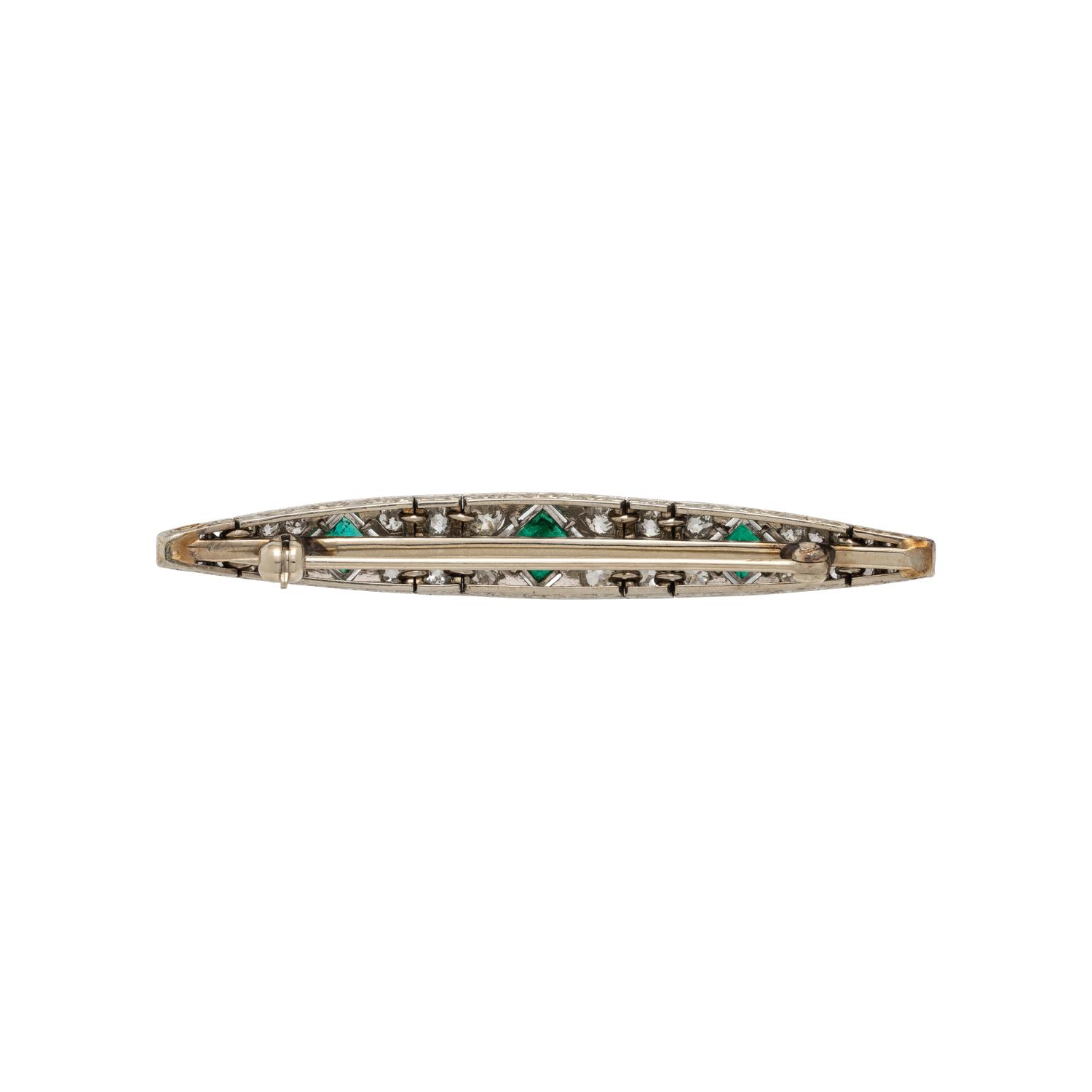 EMERALD, DIAMOND, AND WHITE GOLD BROOCH