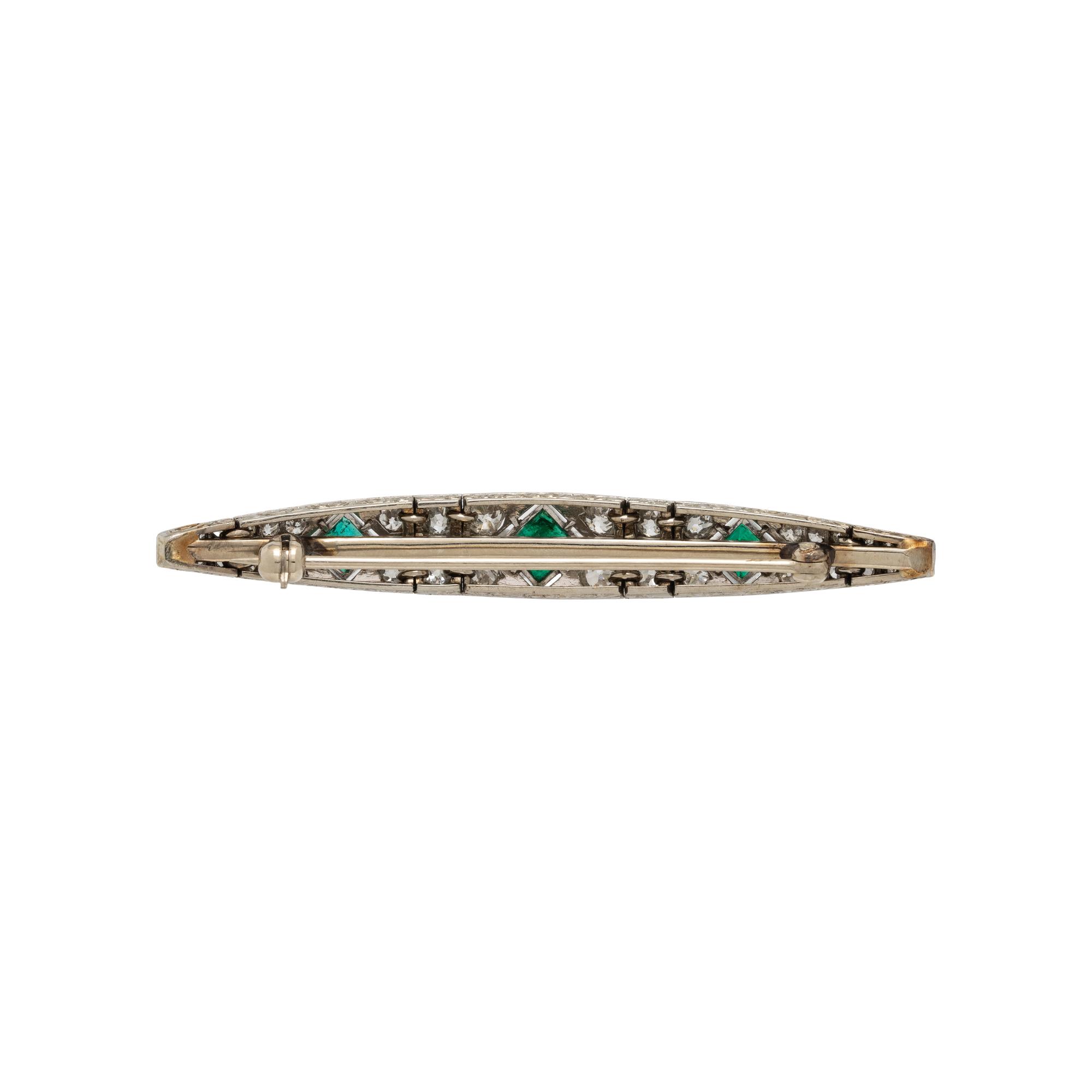 EMERALD, DIAMOND, AND WHITE GOLD BROOCH