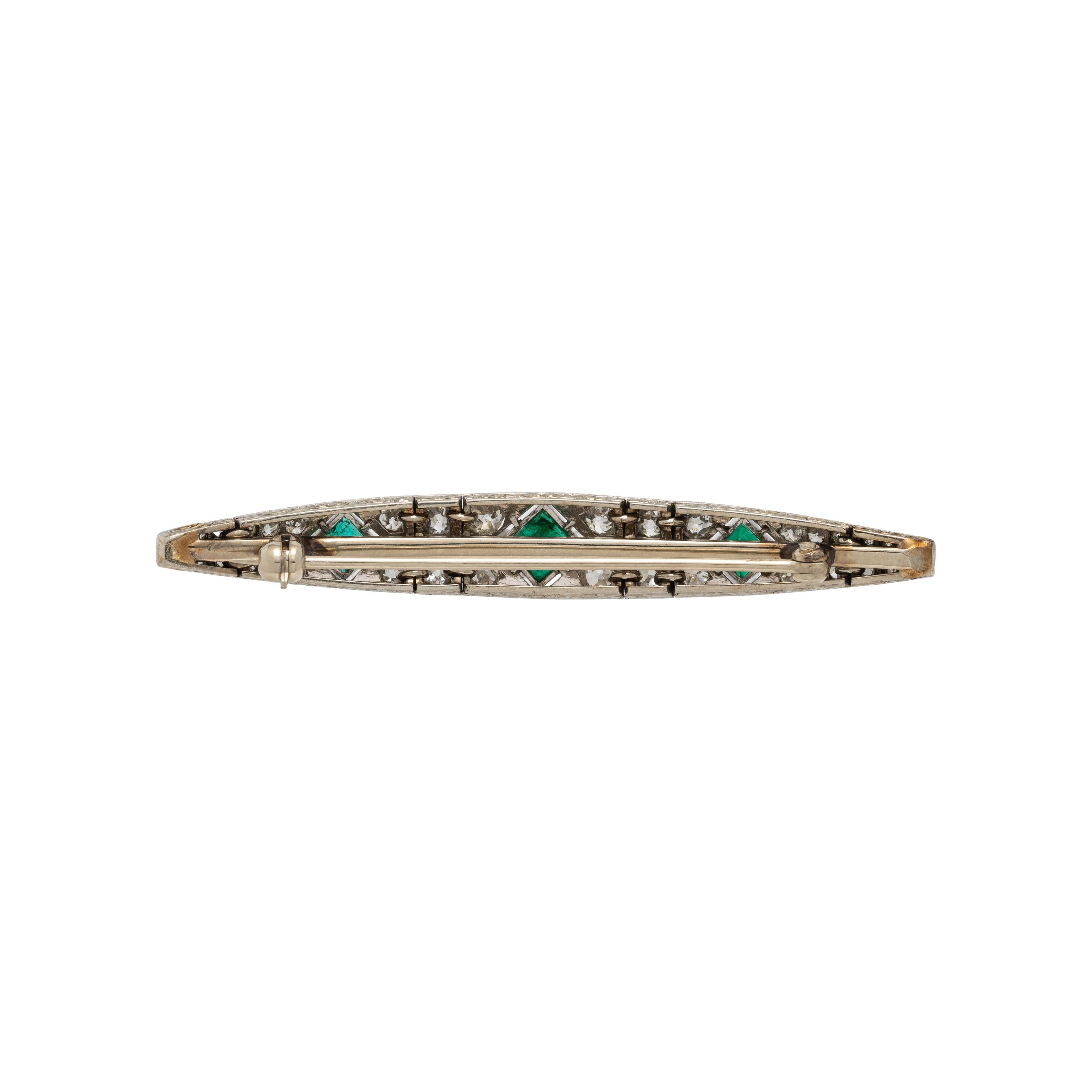 EMERALD, DIAMOND, AND WHITE GOLD BROOCH