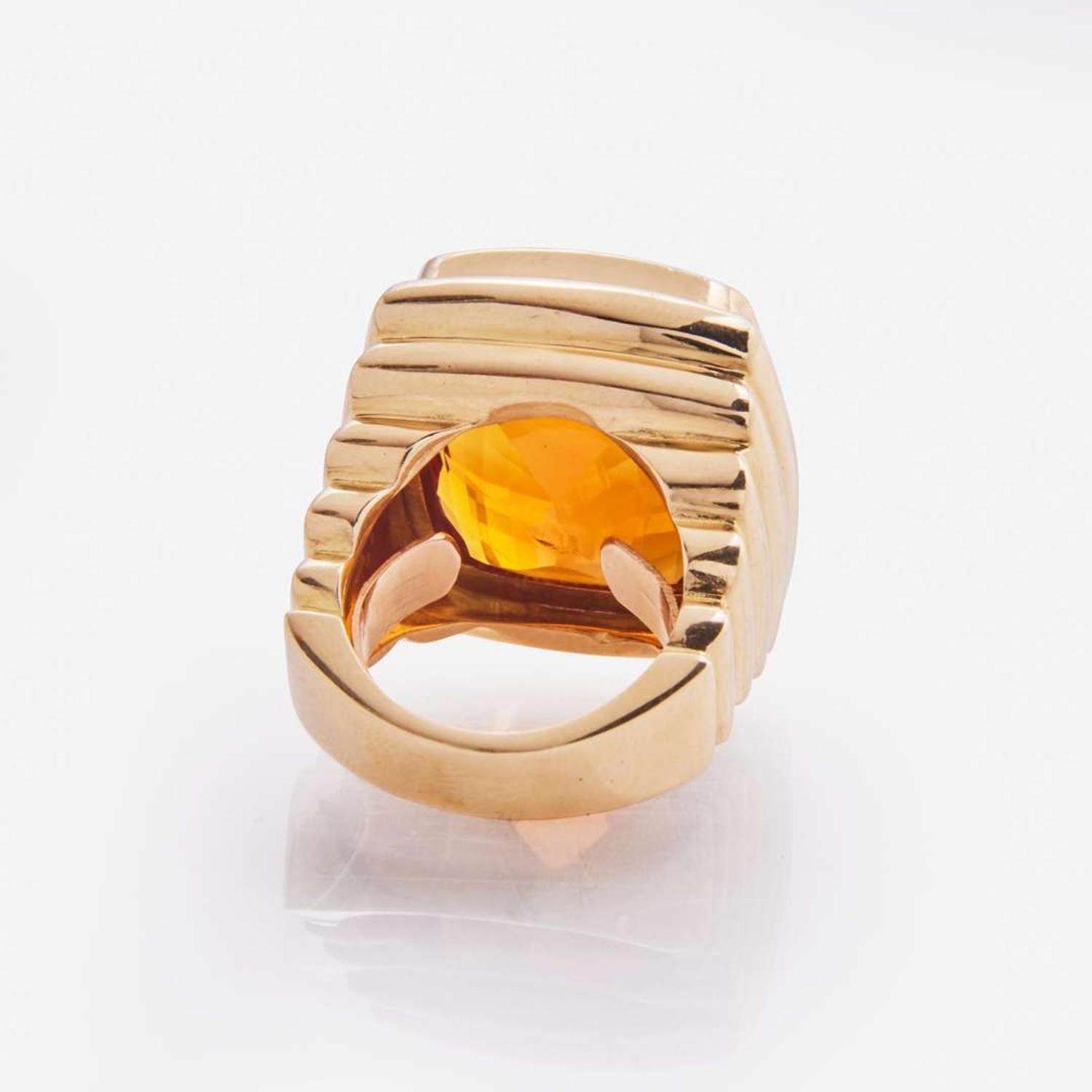 An 18K Yellow Gold and Citrine Ring
