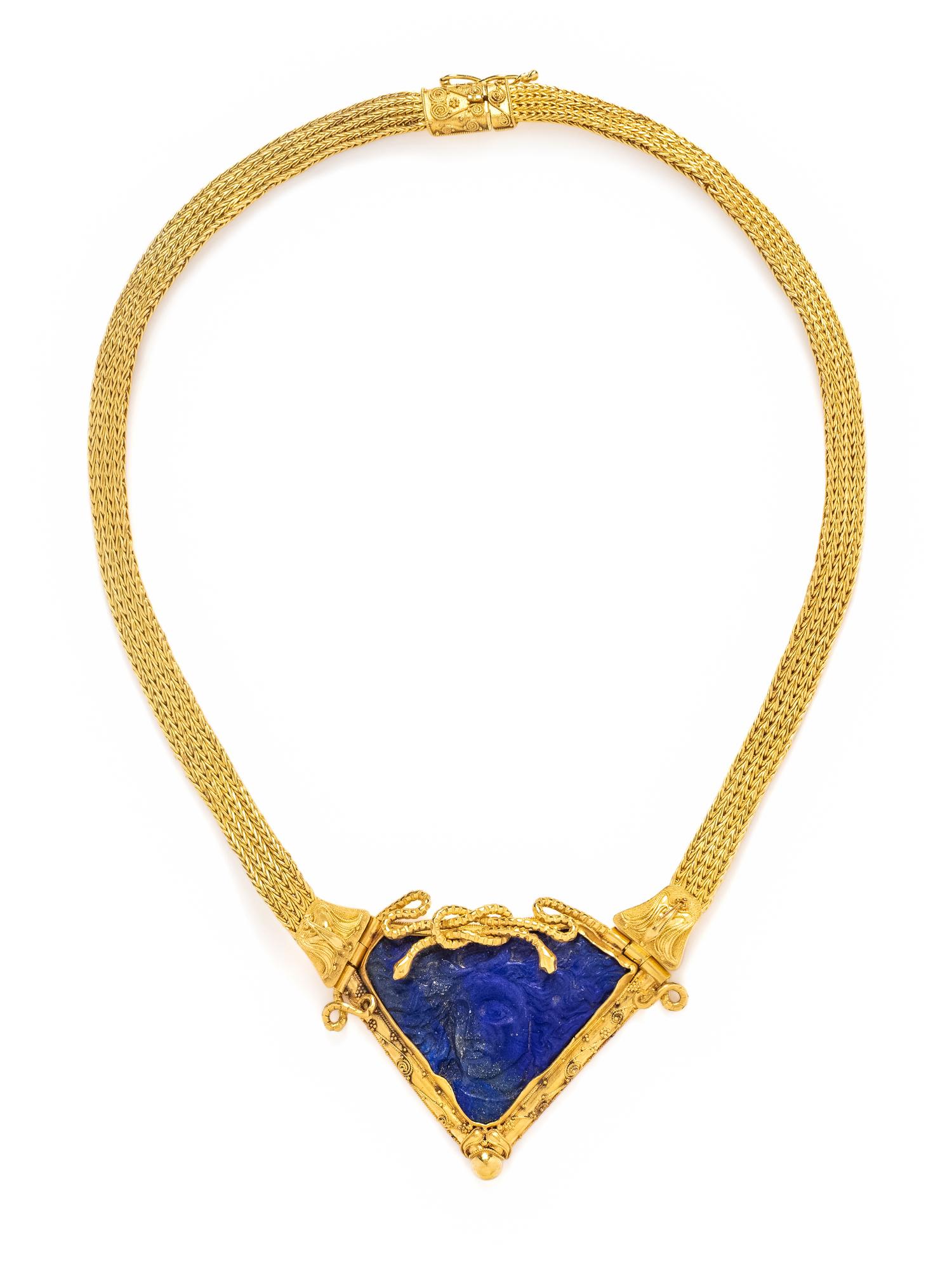 HIGH KARAT GOLD AND LAPIS LAZULI NECKLACE