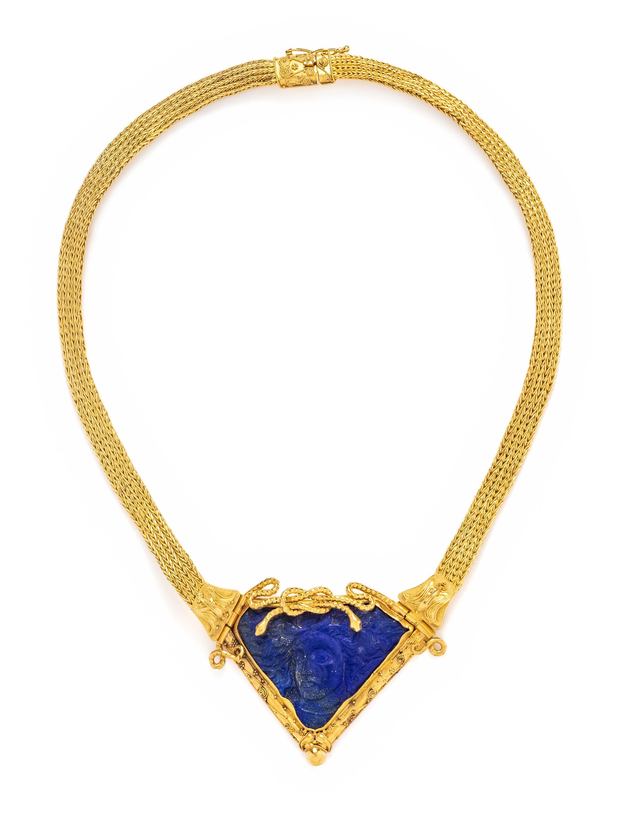 HIGH KARAT GOLD AND LAPIS LAZULI NECKLACE