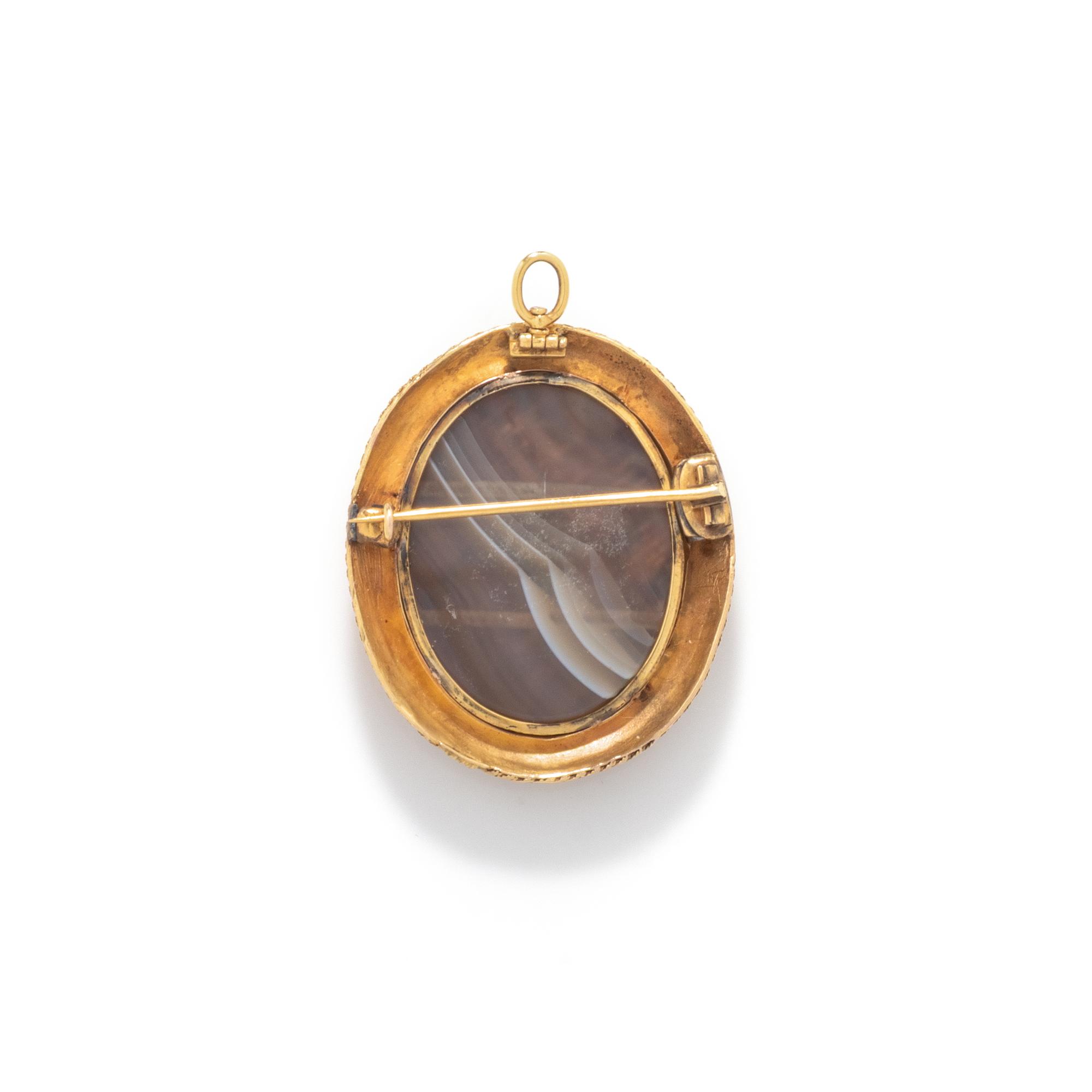 ANTIQUE, YELLOW GOLD AND AGATE PENDANT/BROOCH