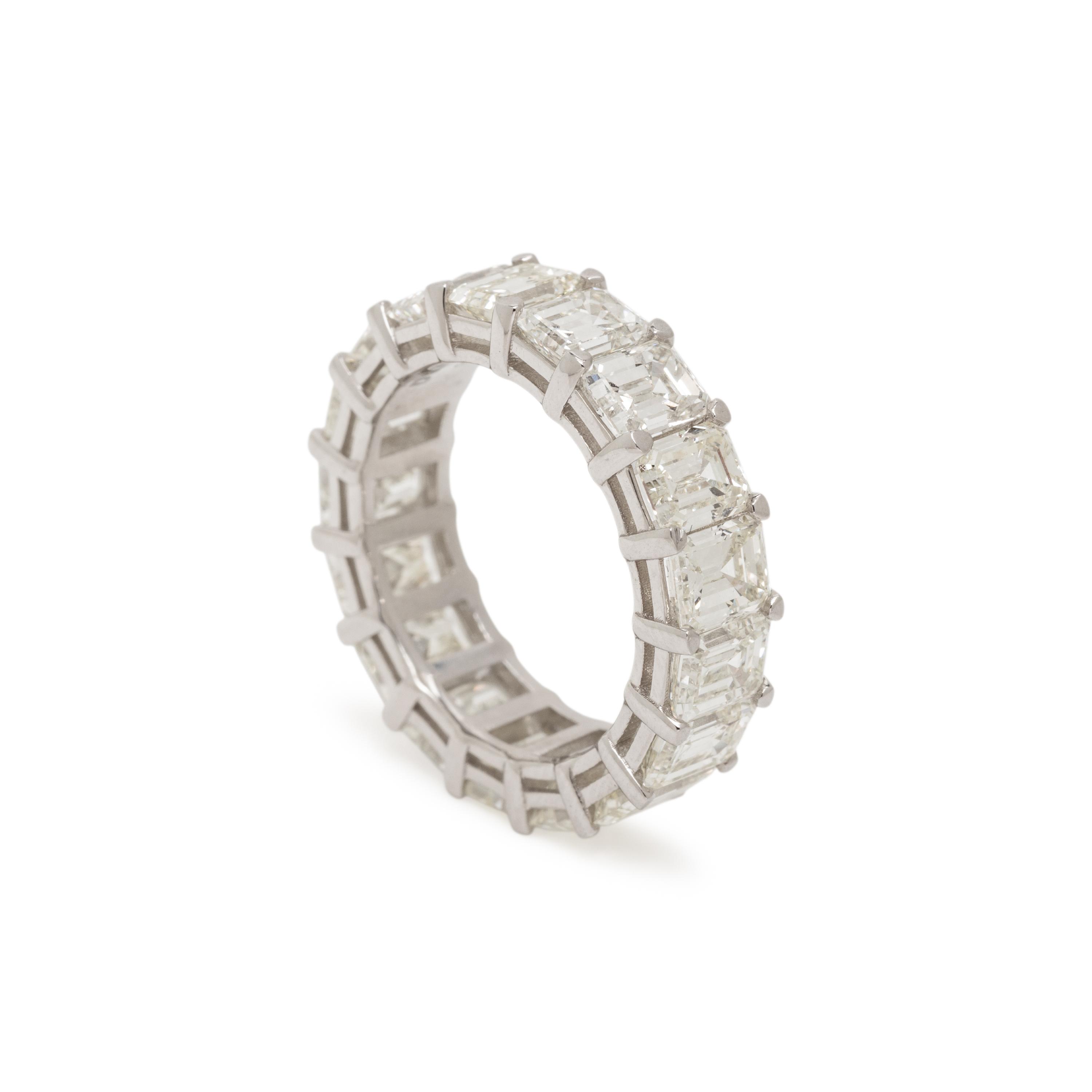 EMERALD CUT DIAMOND ETERNITY BAND