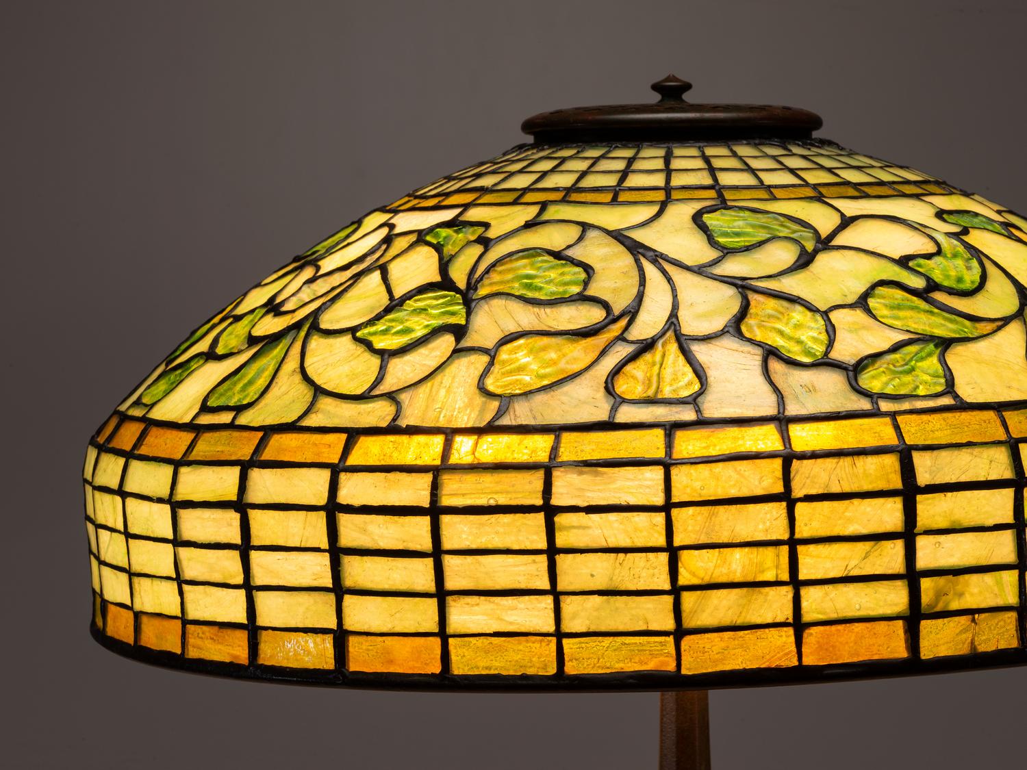 Whirling Leaf Table Lamp