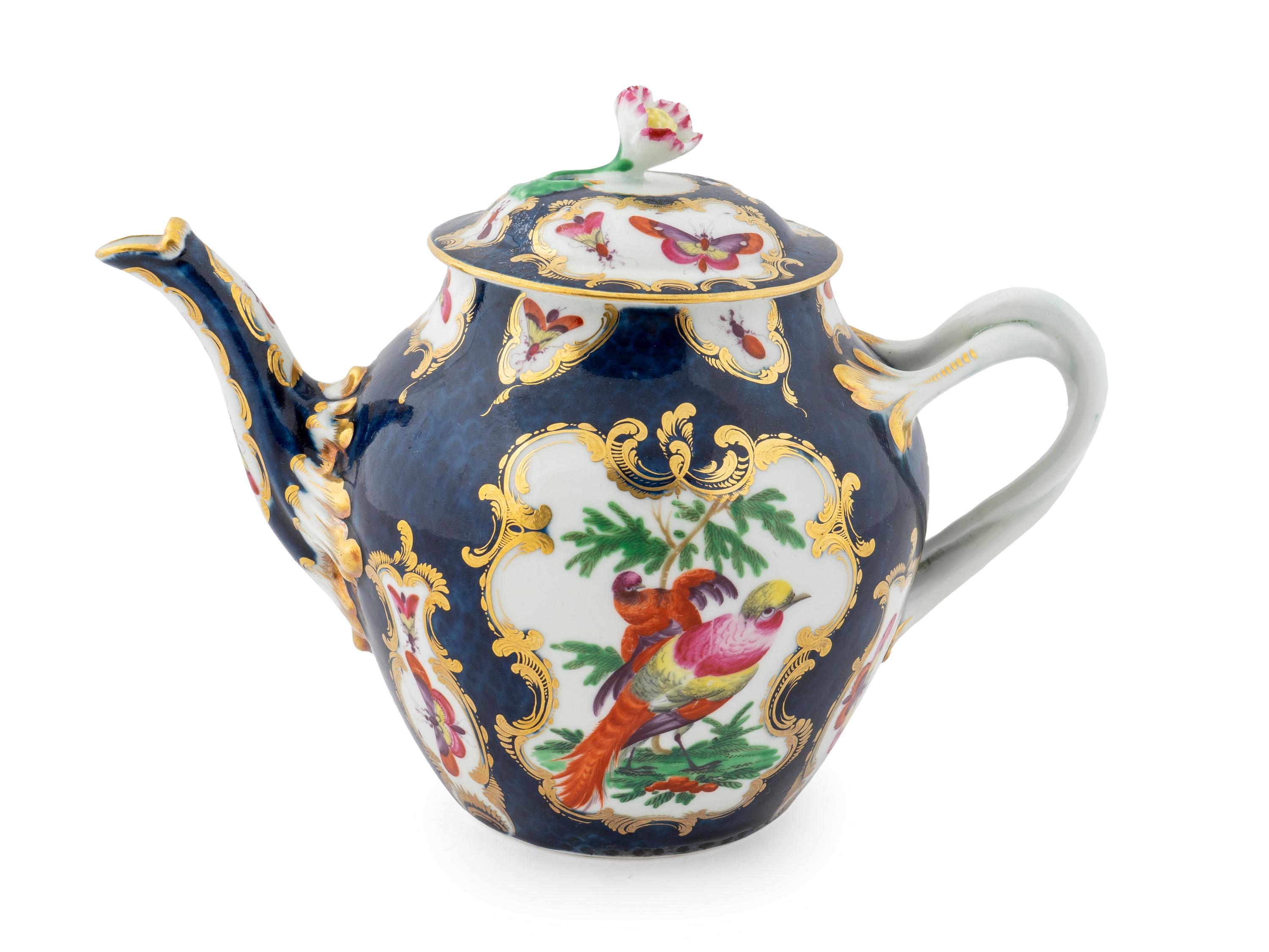 A Worcester Porcelain Teapot — 18TH CENTURY