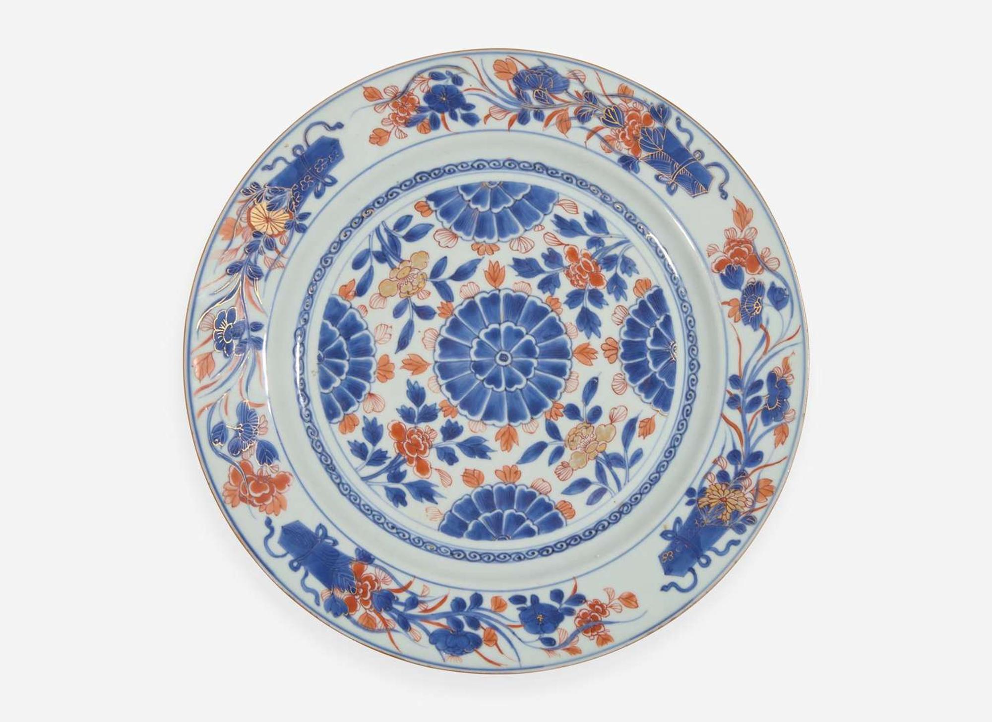 A Chinese export porcelain “Imari” pattern charger, 18th century 有田燒形製外銷瓷大盤 十八世紀