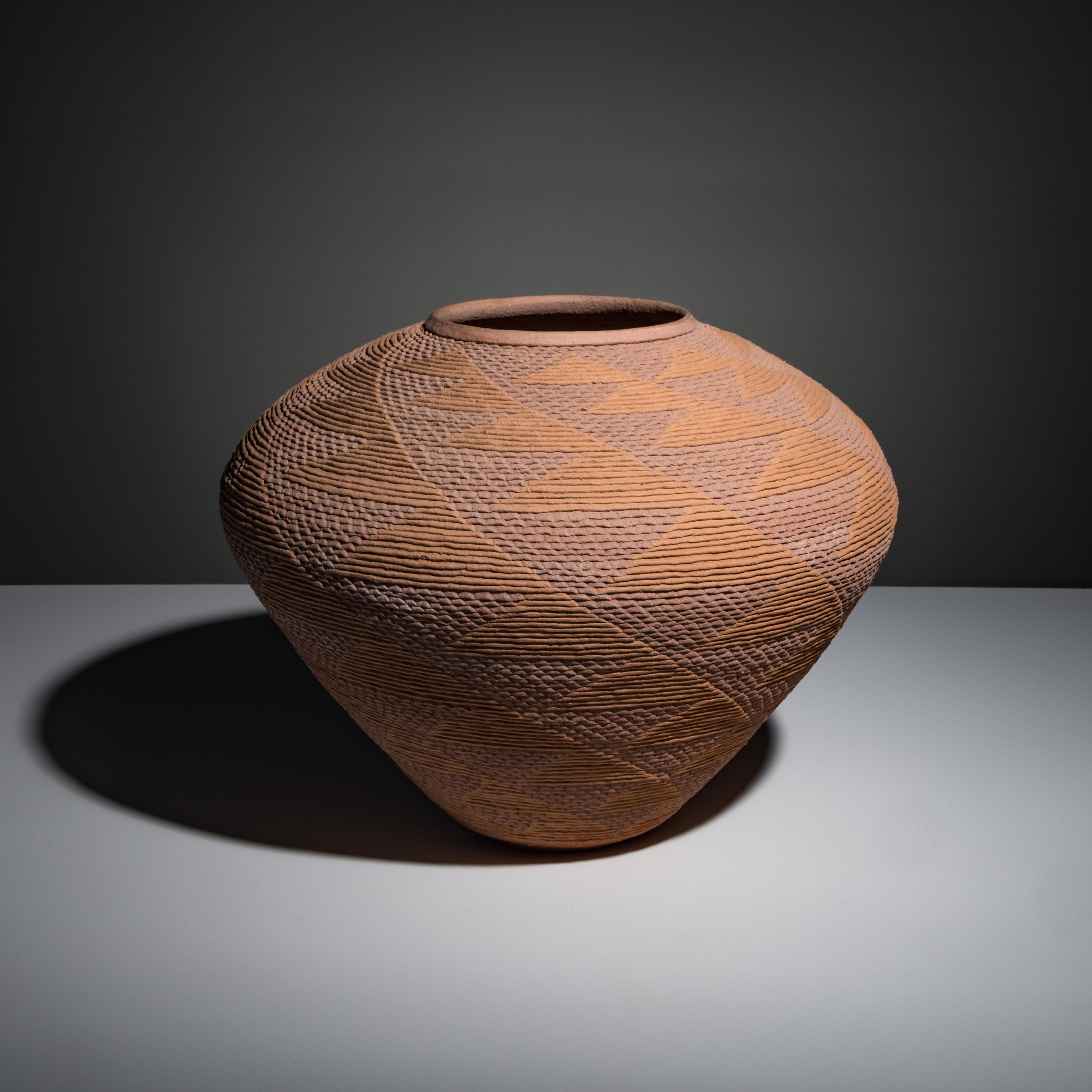 Richard Zane Smith (Wyandotte, b. 1955) — Corrugated Pottery Jar, 1985