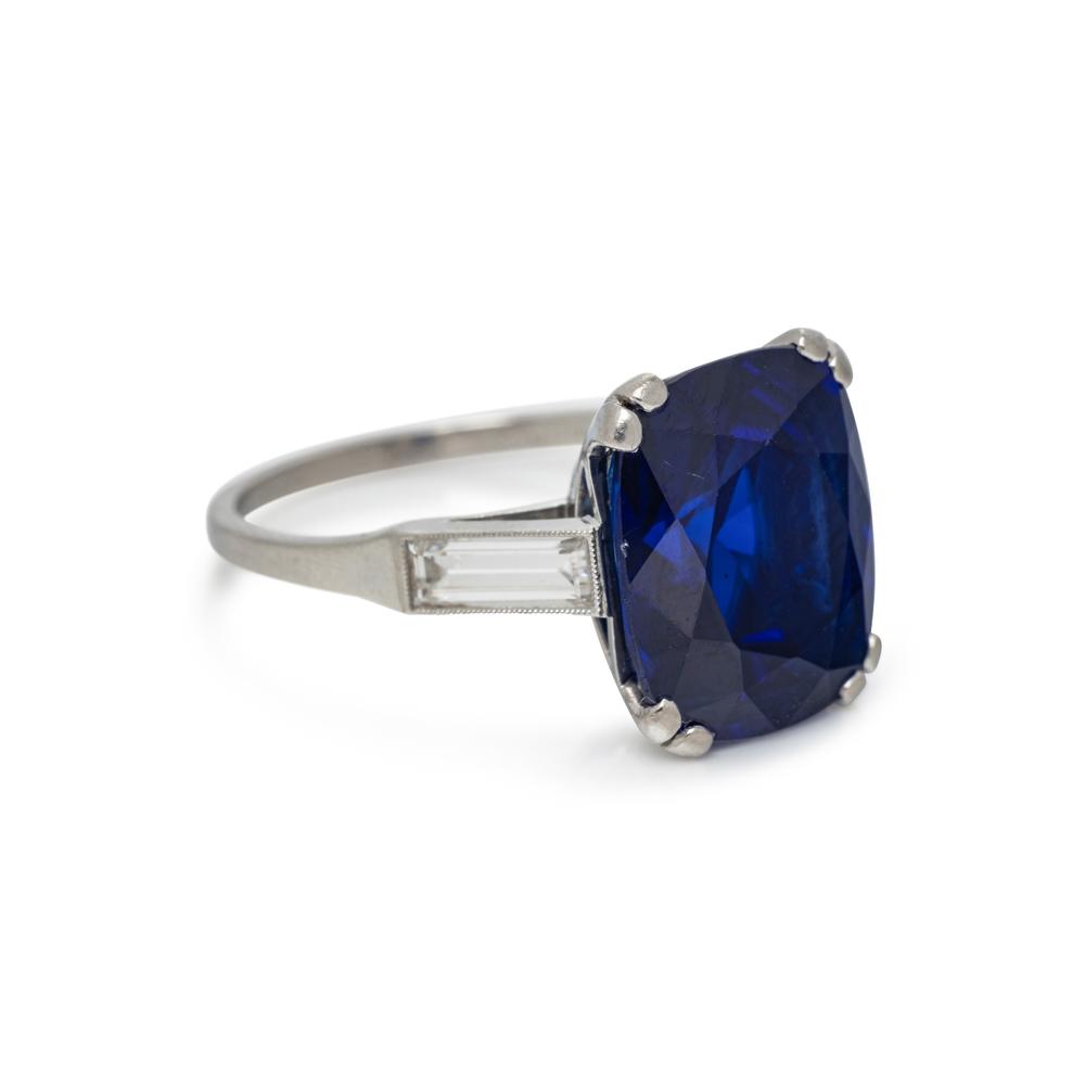 AN IMPORTANT KASHMIR UNHEATED SAPPHIRE AND DIAMOND RING