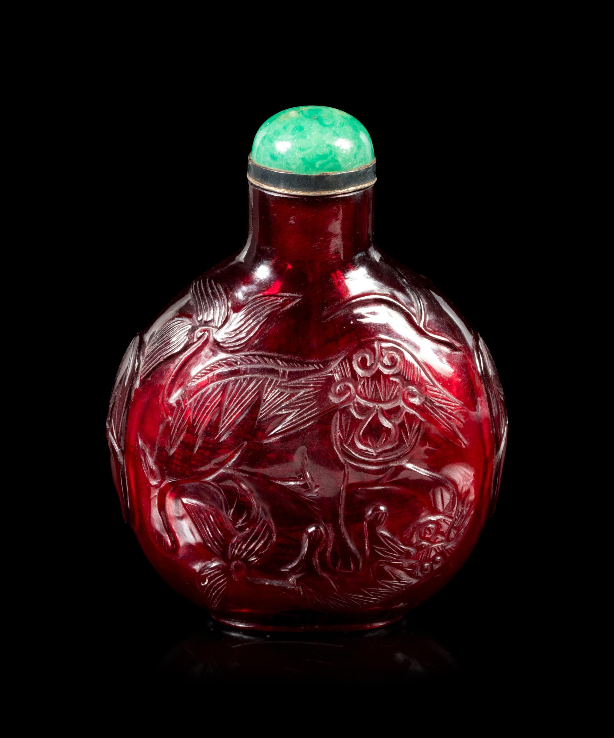 A Large Amber-Tone Glass Snuff Bottle
