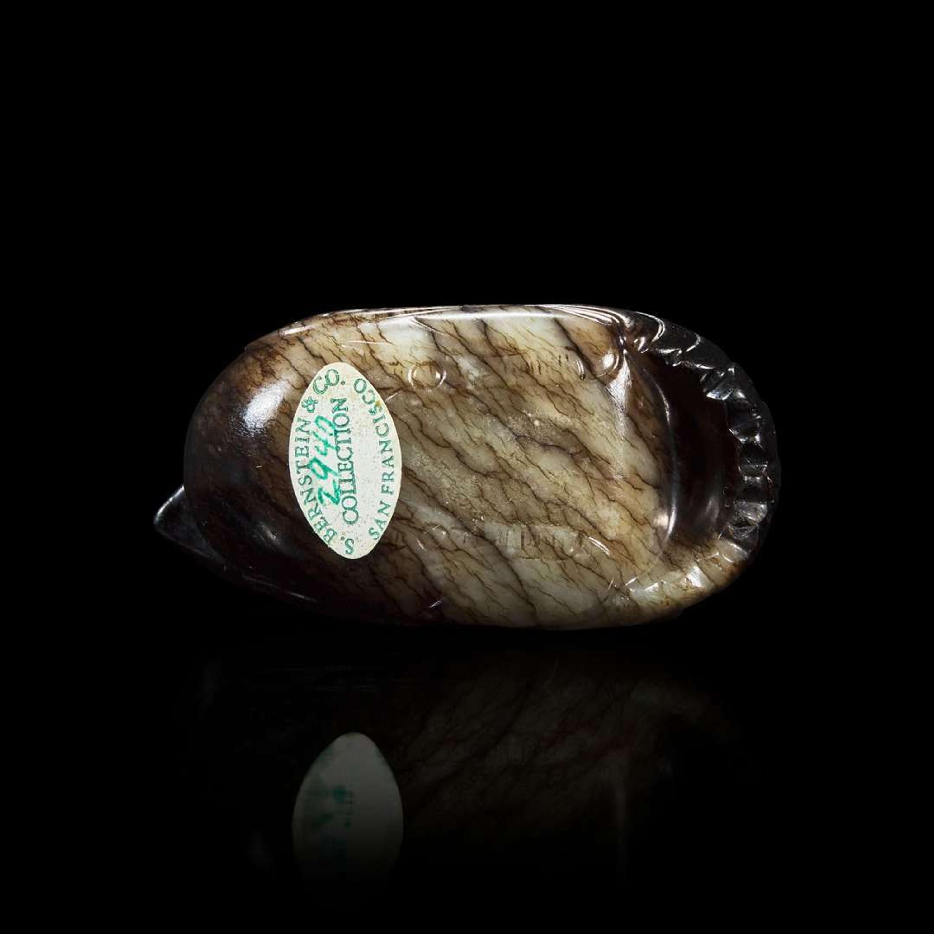 A Chinese dark blackish-brown and grey jade carving of a quail 玉雕鹧鸪 Ming to early Qing dynasty ????