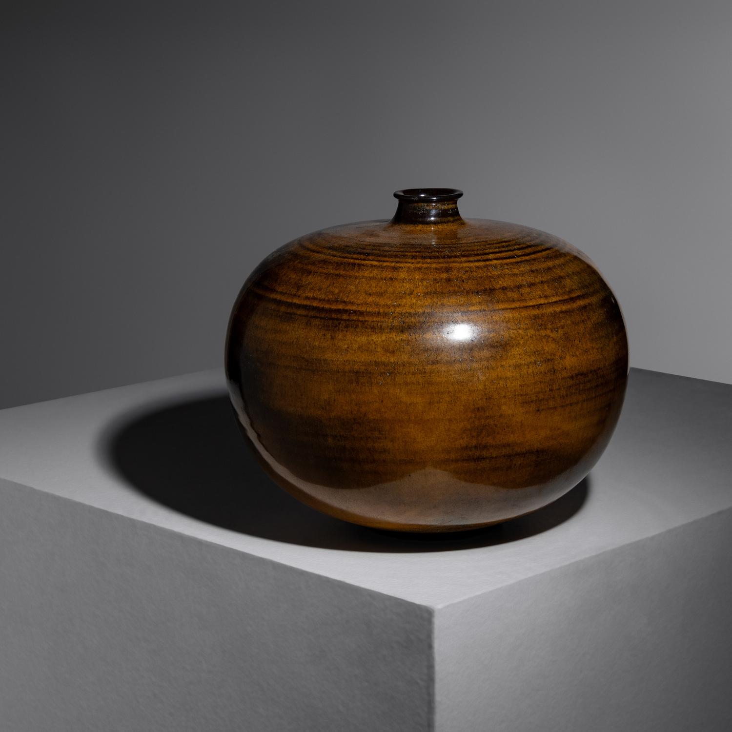 Early Vase, 1946 Los Angeles, California, USA