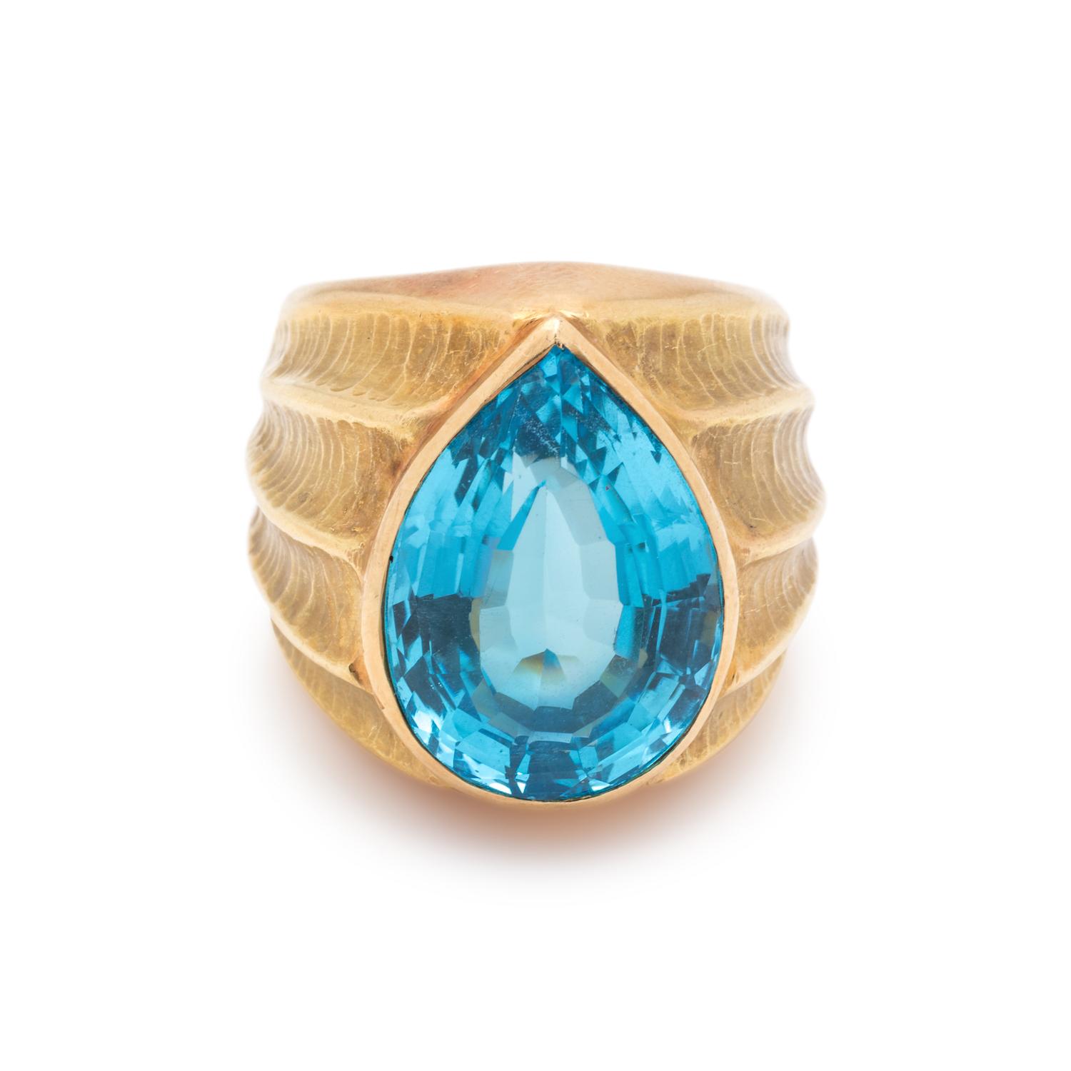 YELLOW GOLD AND BLUE TOPAZ RING