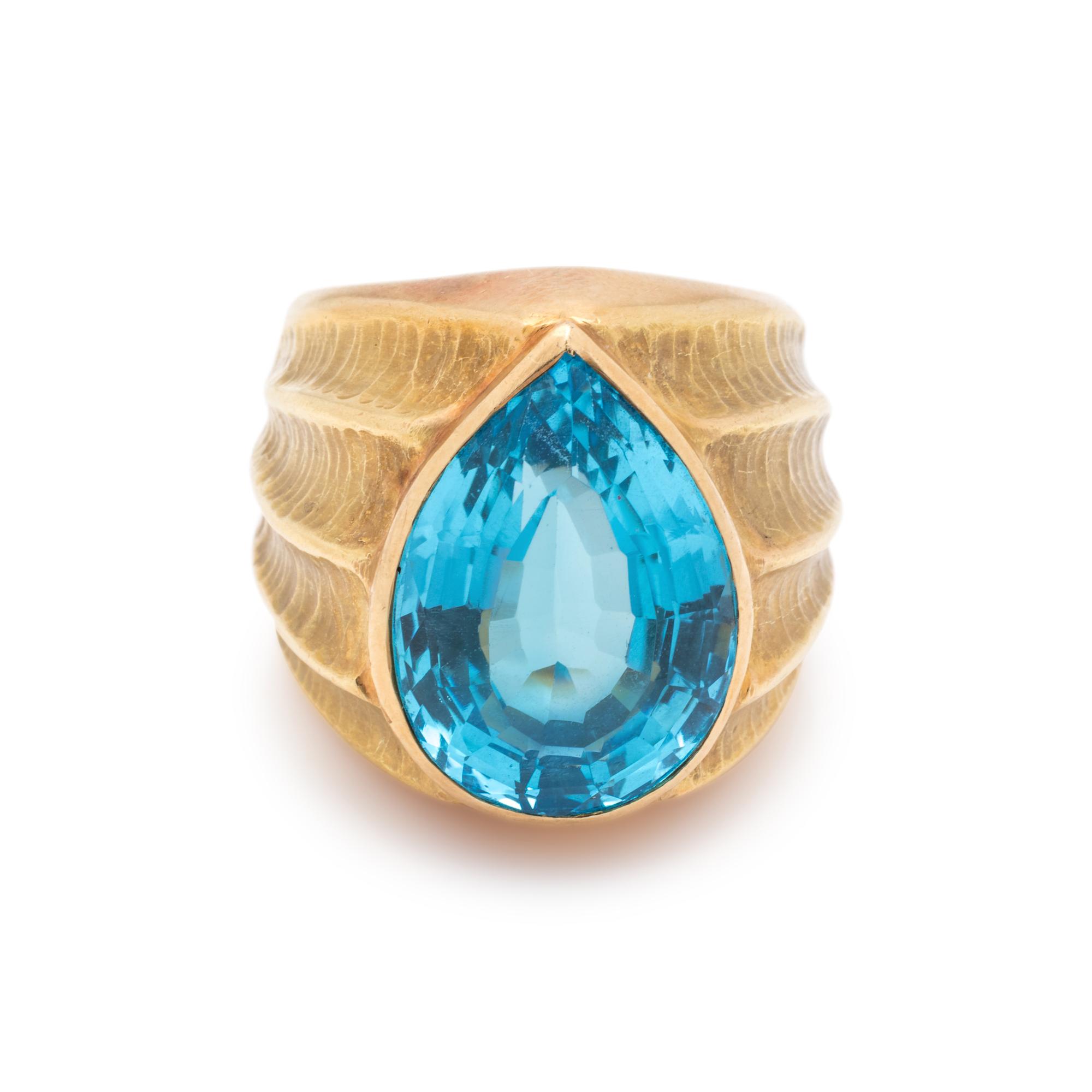 YELLOW GOLD AND BLUE TOPAZ RING
