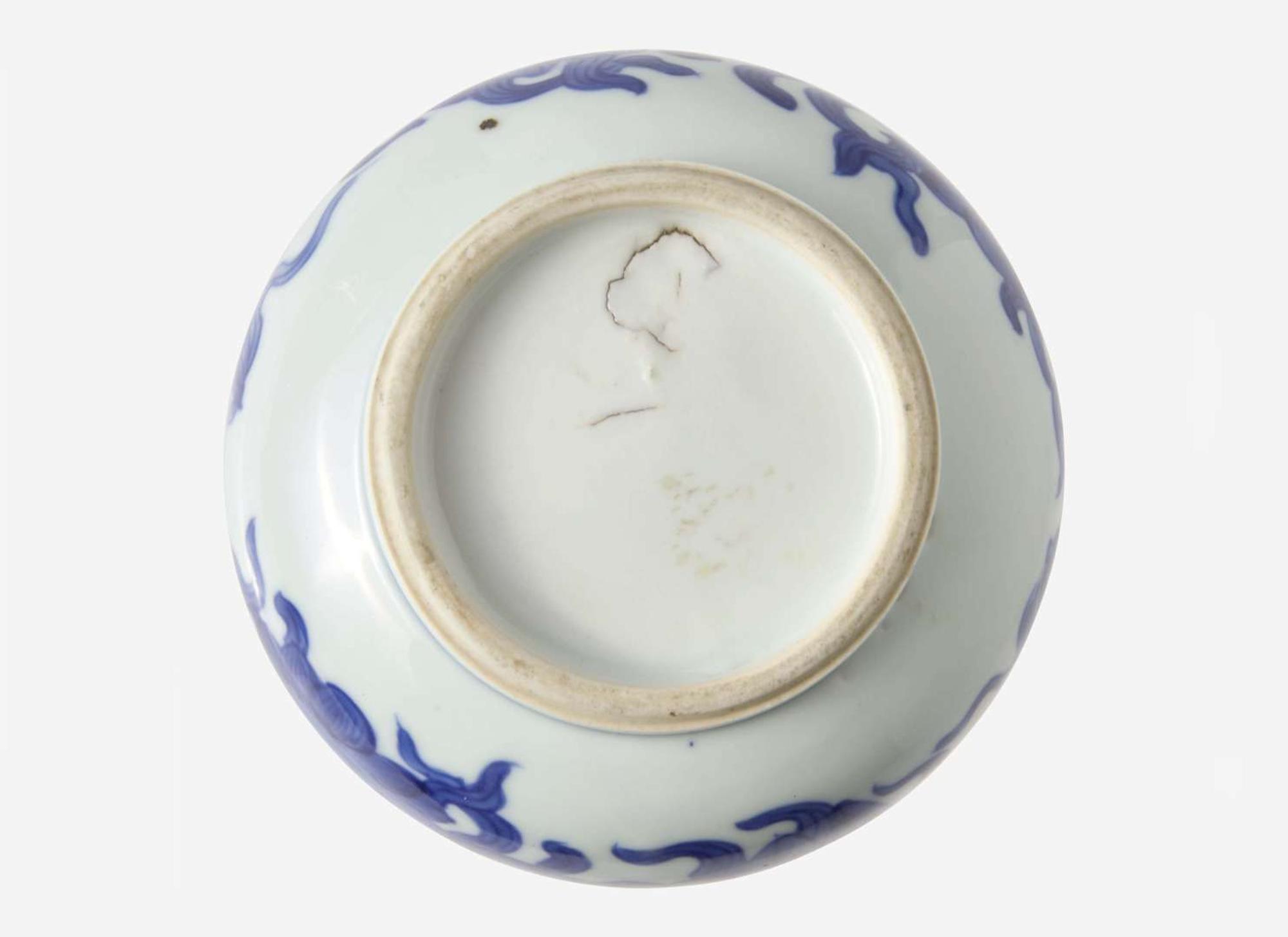 A Chinese blue and white porcelain export Venetian-style vase, Kangxi period 青花外銷瓷瓶 清 康熙