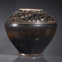 A Large Chinese Cizhou Type Carved Jar, Yuan Dynasty — 元 磁州窯黑釉剔花大罐