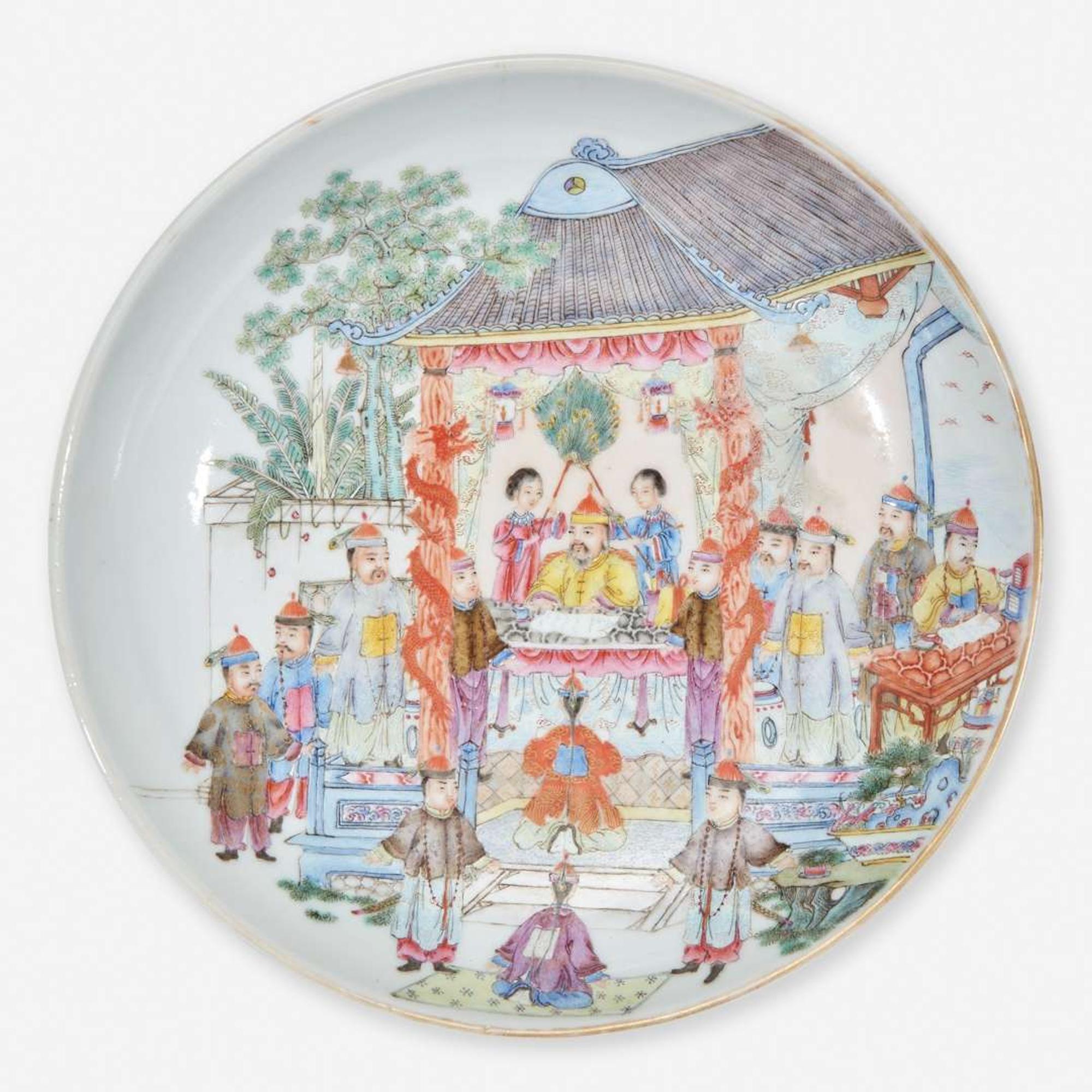 A Chinese famille rose-decorated porcelain small dish 粉彩人物小盘
