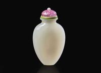 A Chinese carved white jade snuff bottle 白玉鼻煙壺