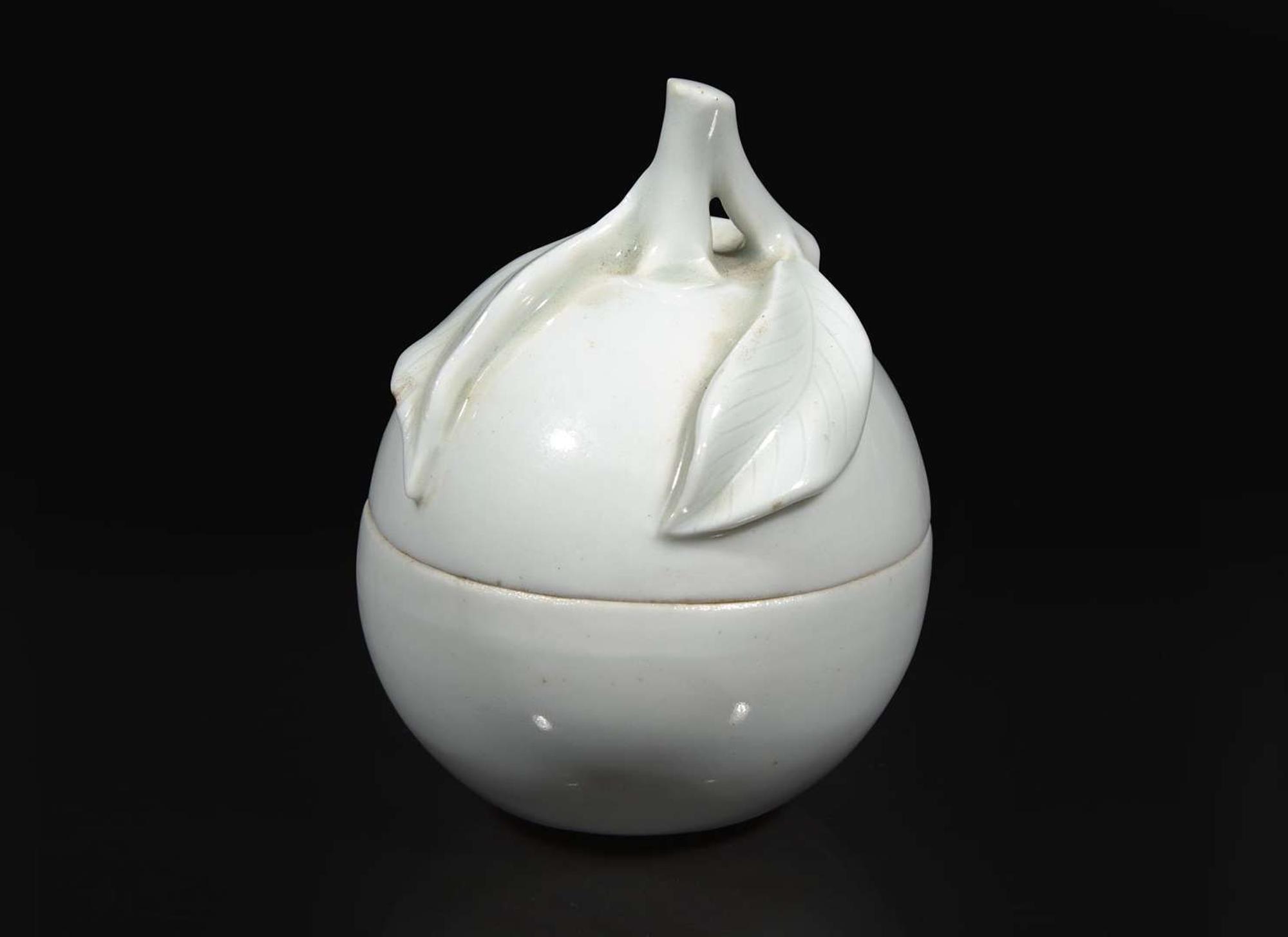 A Chinese blanc de Chine small fruit-form incense holder 德化窯果形小香盒