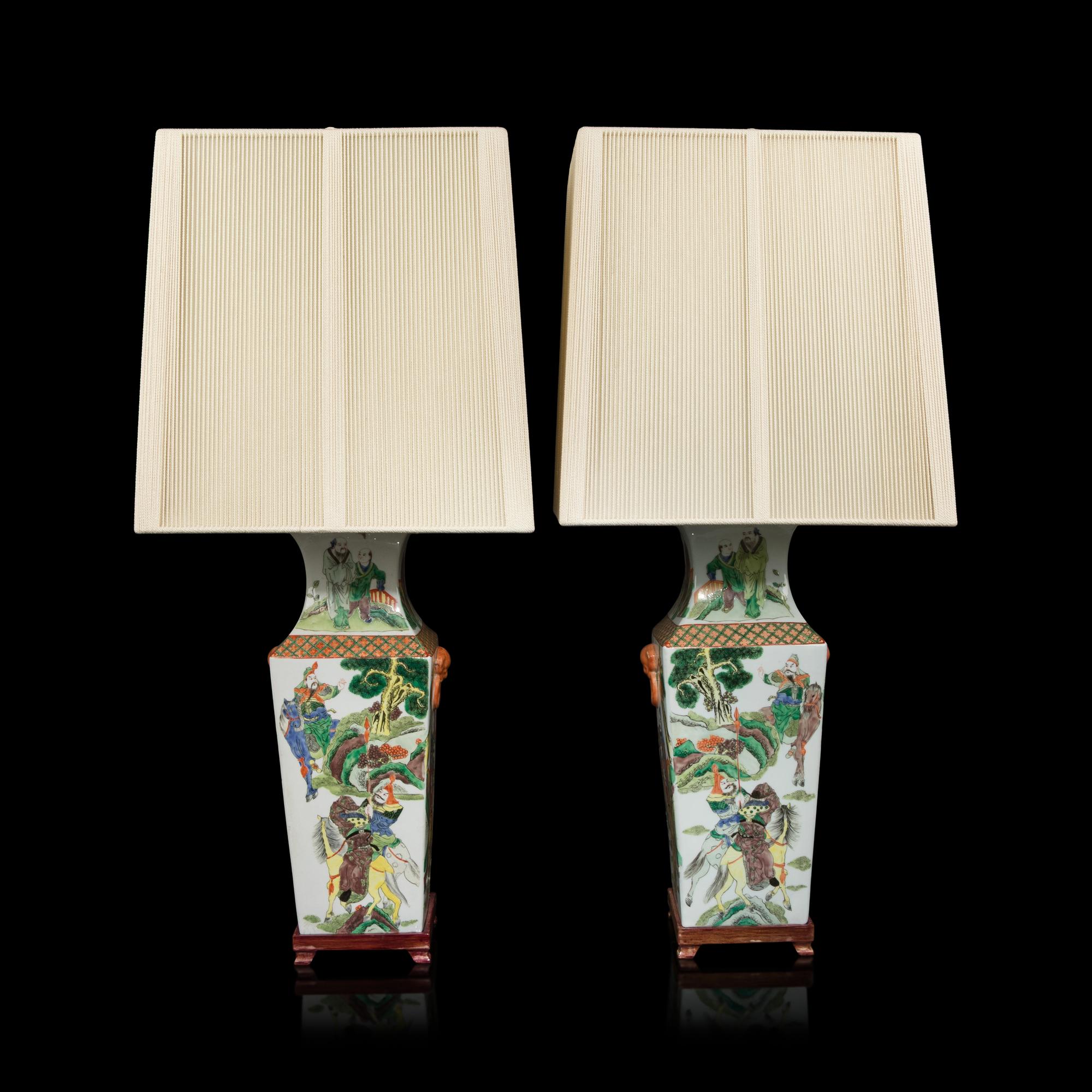 A Pair of Chinese Famille Verte Porcelain Vases, 19th Century 清晚期 五彩人物故事圖方瓶一對