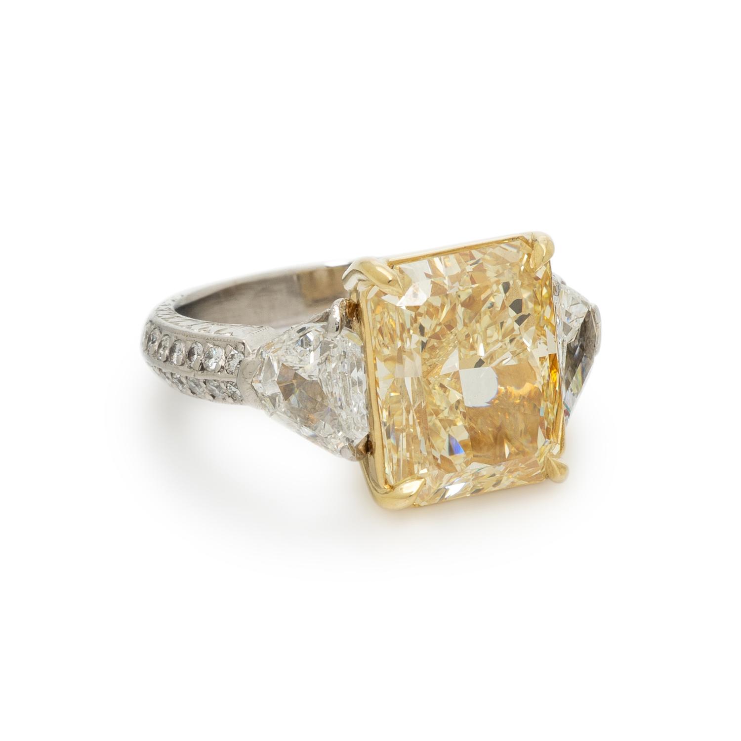COLORED DIAMOND AND DIAMOND RING