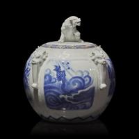 A Japanese Hirado Porcelain Globular Jar and Cover, Meiji Period 日本 明治時期 平戶燒山水瑞獸圖獅紐蓋罐