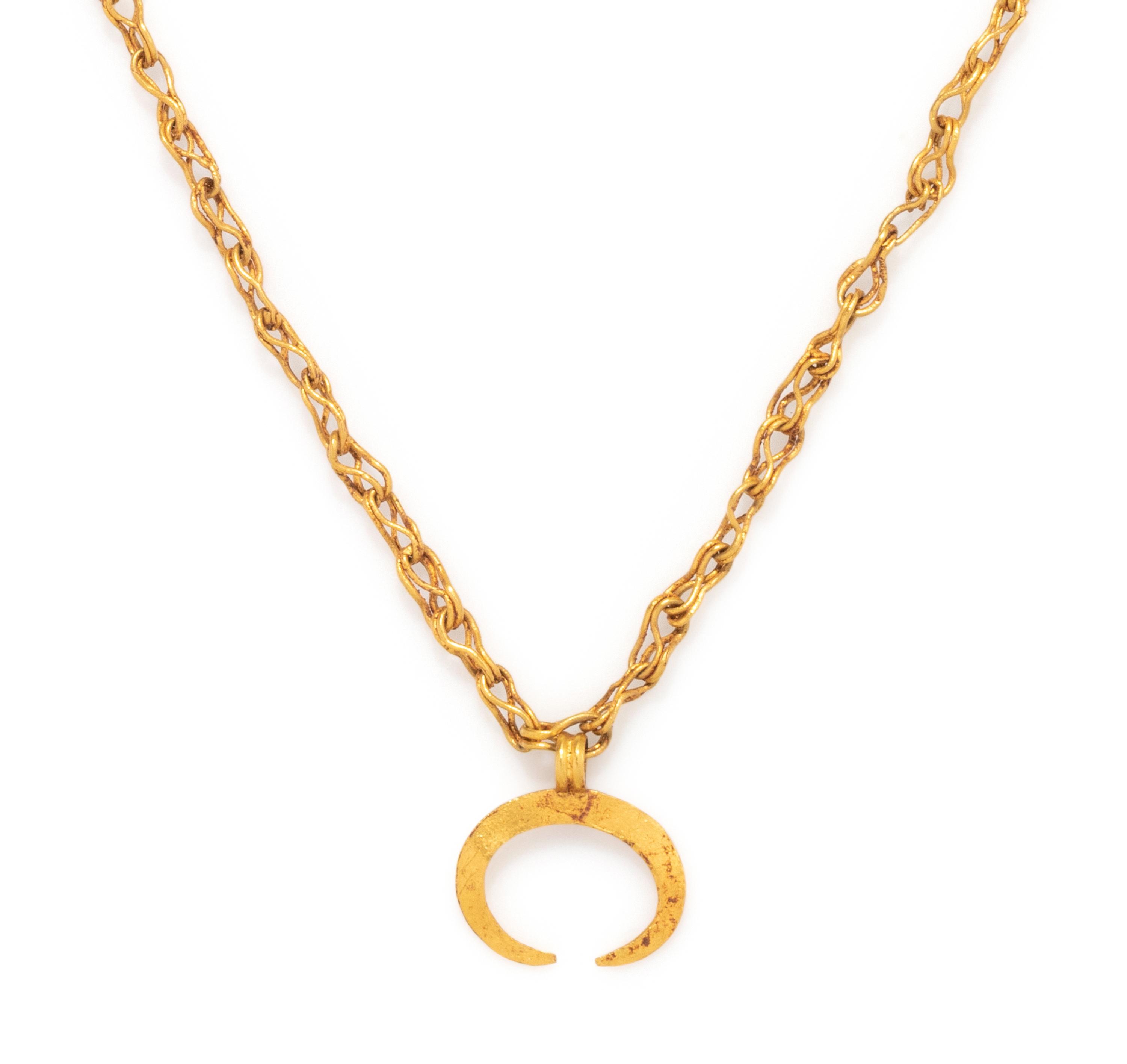 A Roman Gold Neckalce with a Lunula Pendant