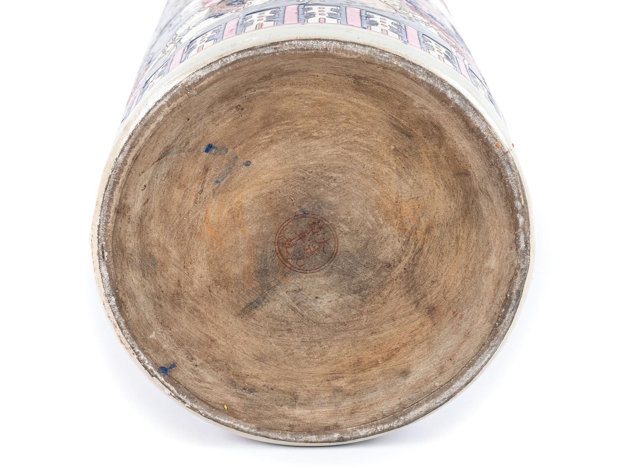 A Chinese Porcelain Umbrella Stand