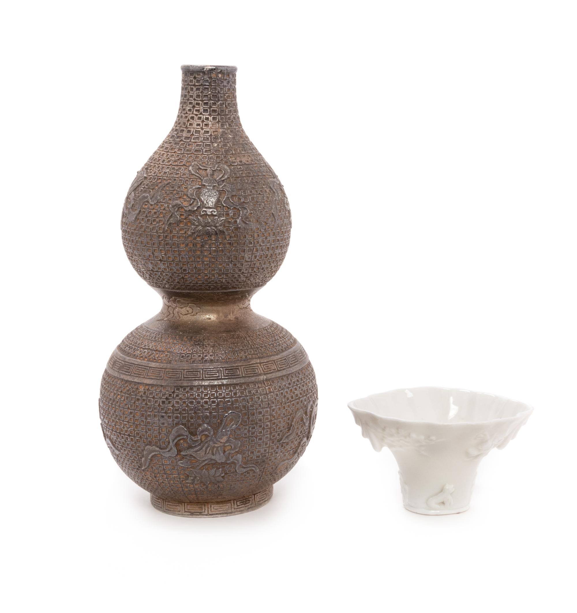 Two Chinese Porcelain Articles Height of taller 11 3/4 inches. — 19TH-20TH CENTURY