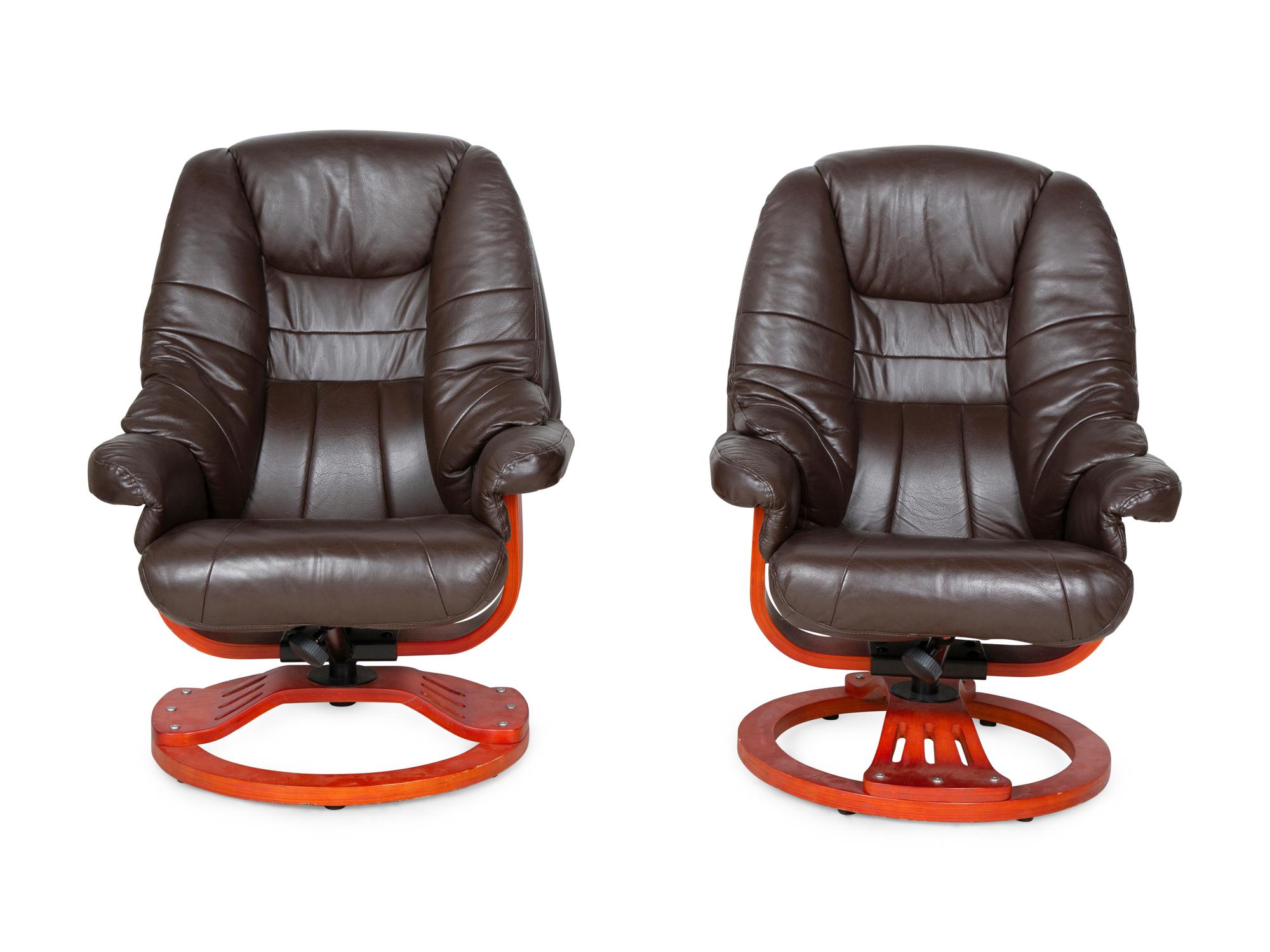 A Pair of Modern Leather Lounge Chairs with Ottomans — 20TH CENTURY