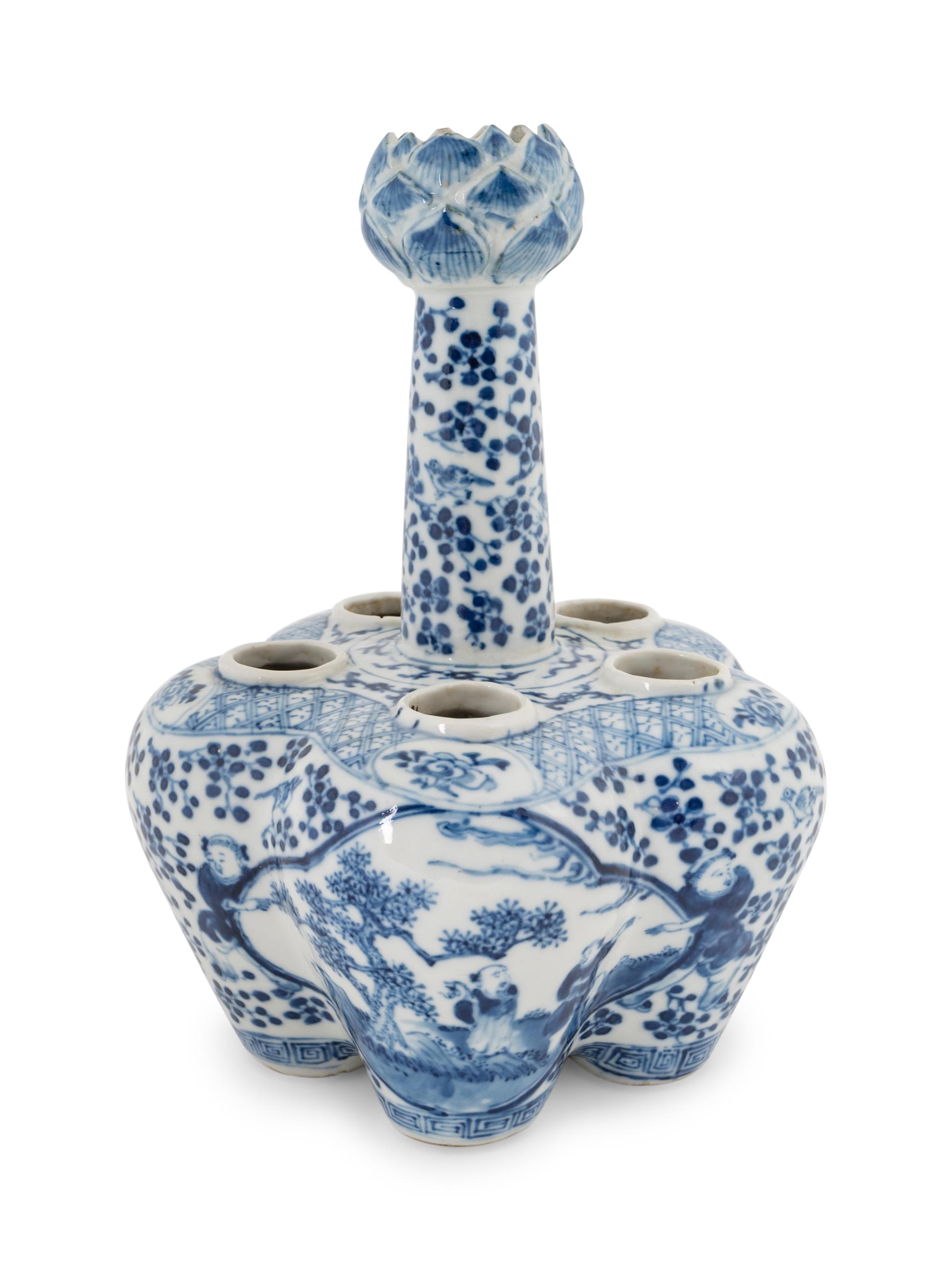 A Chinese Export Blue and White Porcelain Tulip Vase