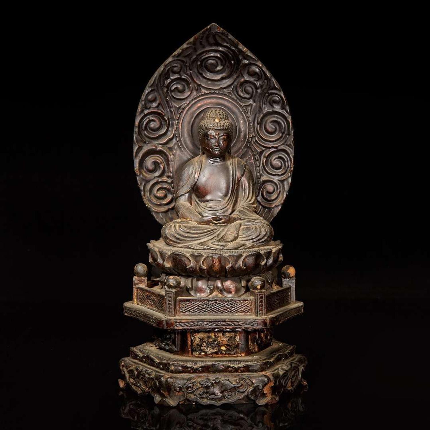 A Japanese lacquered wood figure of Buddha Nyorai 大日如來佛加漆木像 Edo period (1603-1857) ??