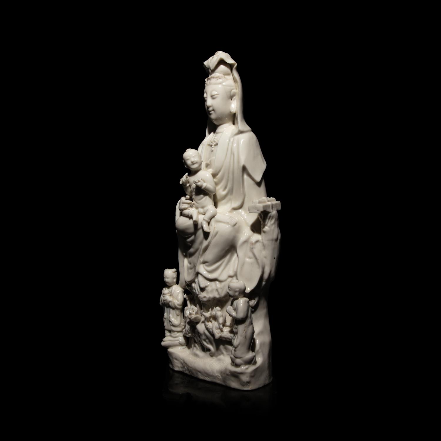 A Chinese Blanc de Chine Dehua Porcelain Guanyin, 19th-20th Century — 晚清民國 德化白瓷觀音