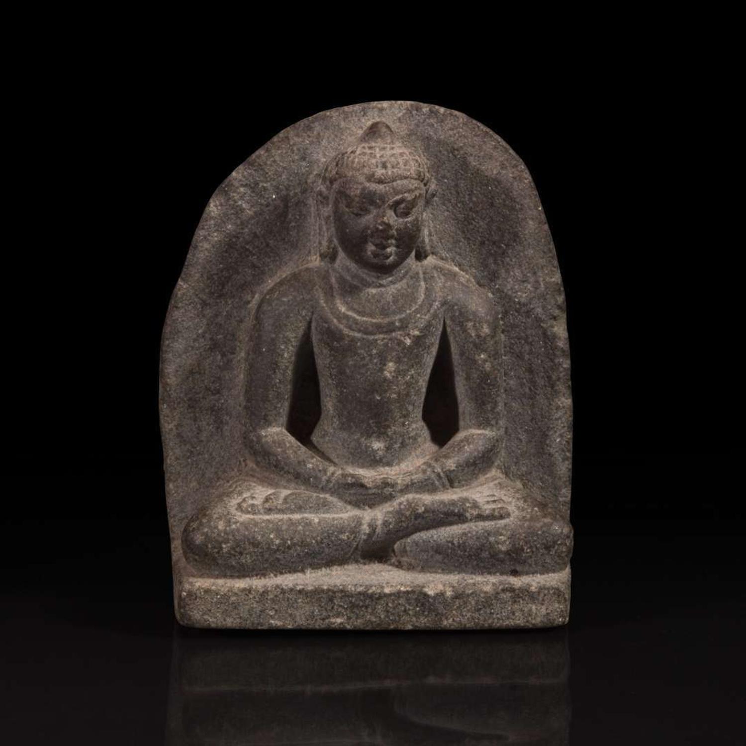 An Indian or Nepalese carved stone Buddha 印度或尼泊尔石雕佛像 12th century or earlier ???????