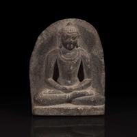 An Indian or Nepalese carved stone Buddha 印度或尼泊尔石雕佛像 12th century or earlier ???????
