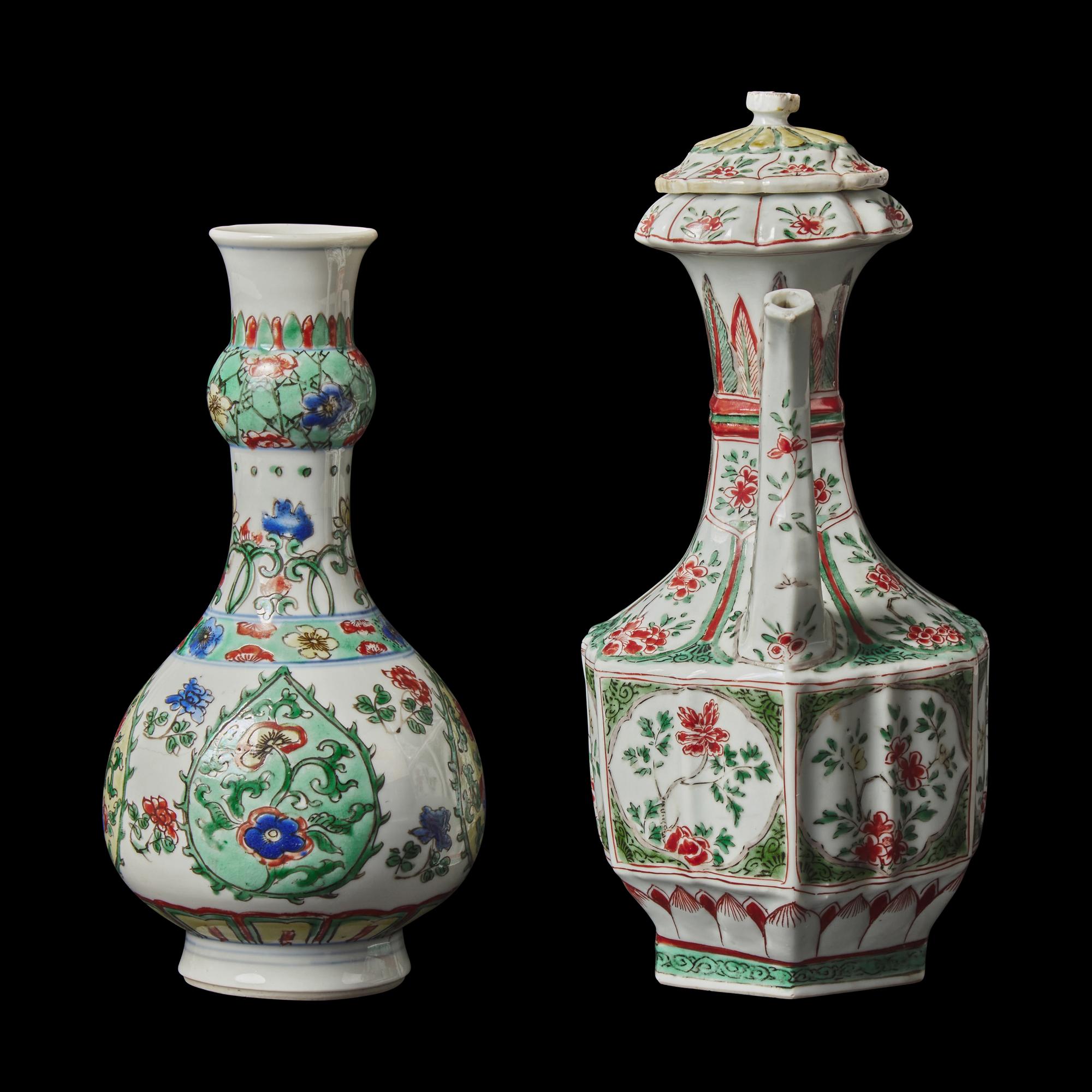 A Chinese Export Famille Verte Porcelain Covered Ewer and a Guglet Vase, Kangxi Period 清康熙 外銷五彩花卉紋酒注及蒜頭瓶