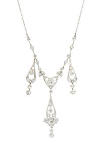 An Edwardian Platinum and Diamond Necklace, 7.70 dwts.