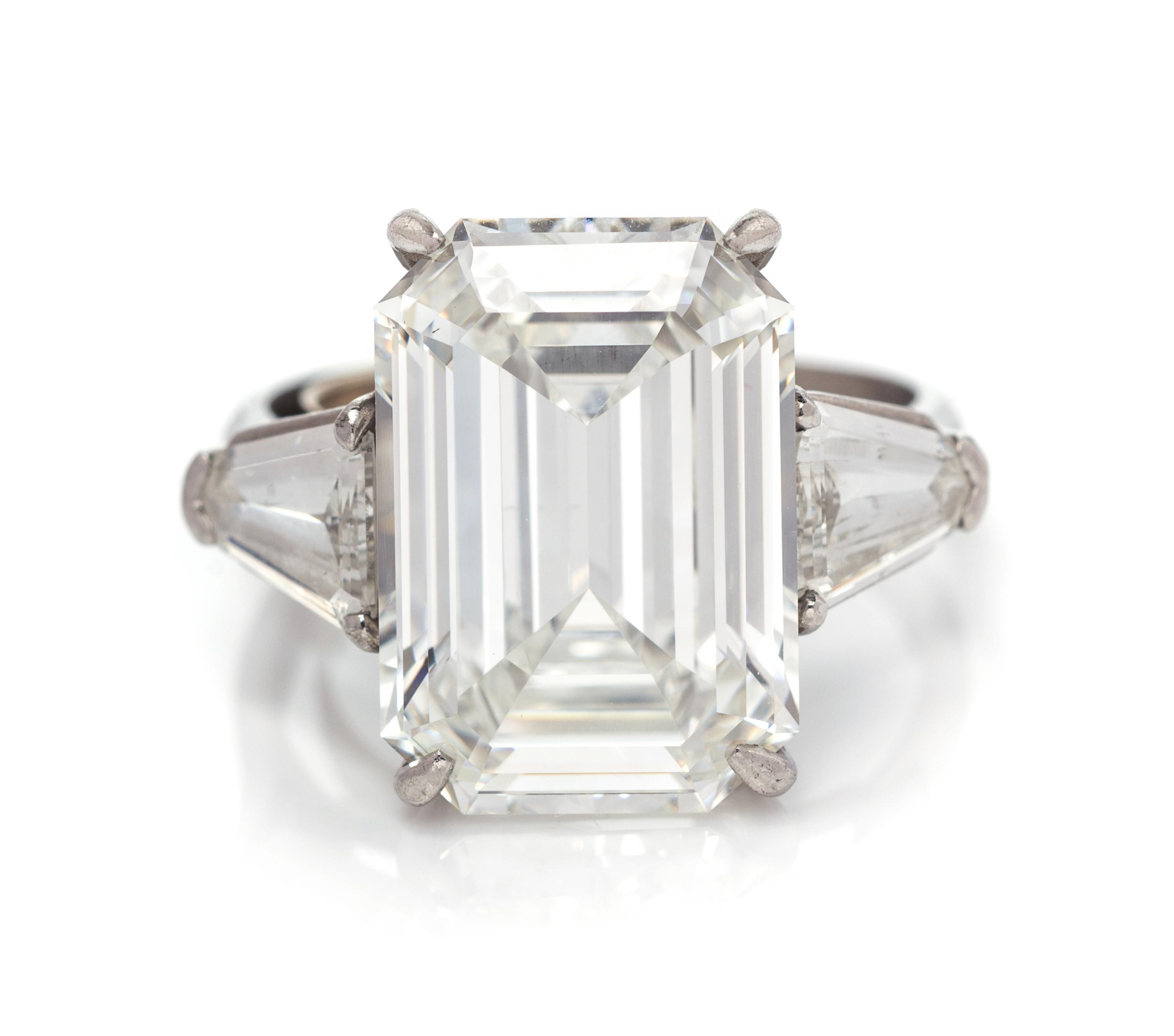 A Platinum and Diamond Ring, 4.70 dwts.
