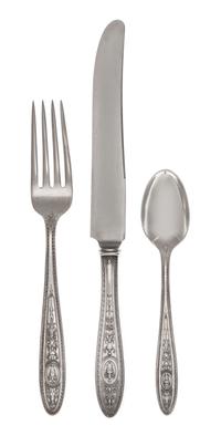 An American Silver Flatware Service, International Silver Co., Meriden, CT, Wedgwood pattern, comprising: 10 dinner knives 12 dinner fo