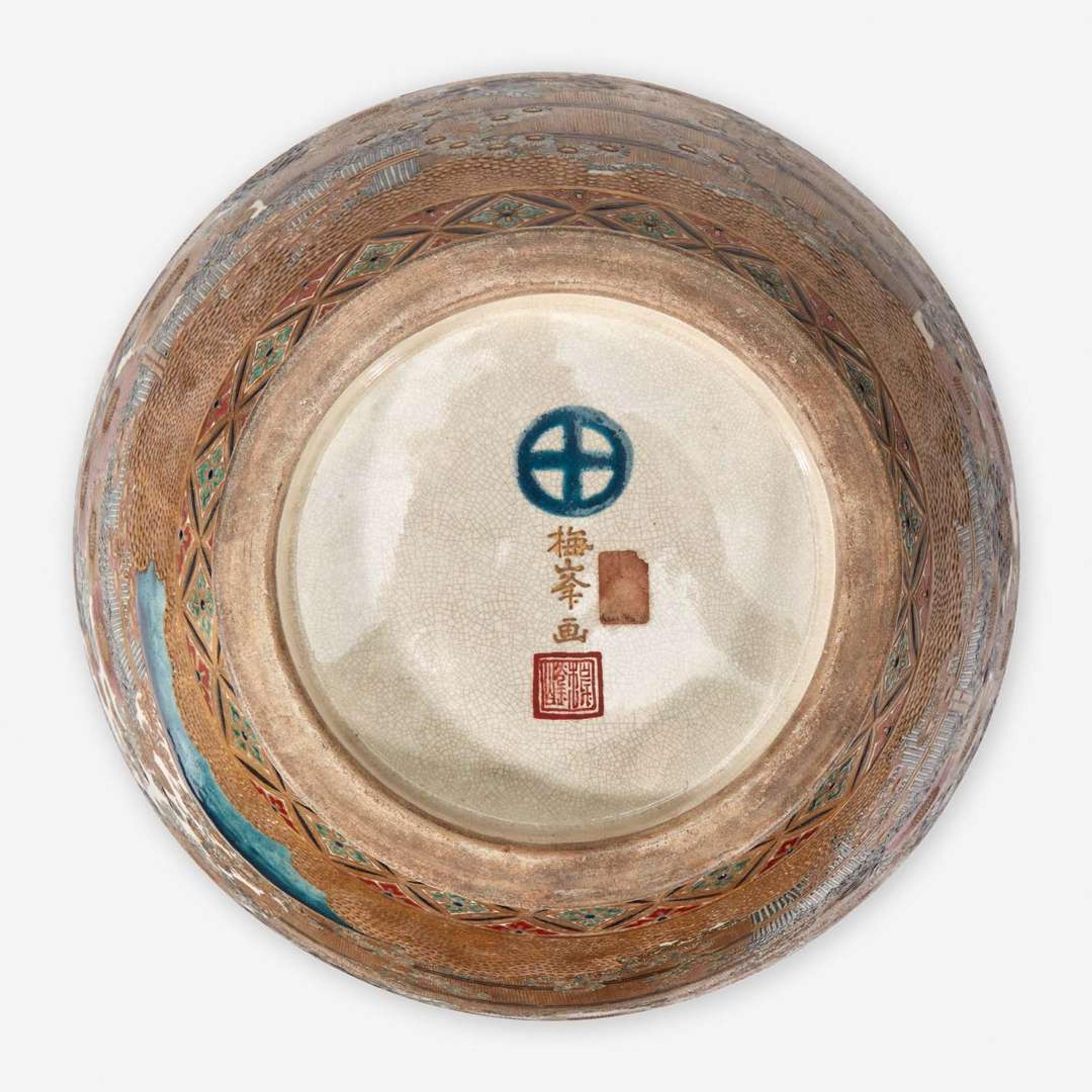 A large Japanese enameled Satsuma vase 日本珐琅彩萨摩烧大罐 19th century ????