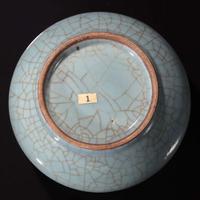 A Chinese guan-style globular jar 官窑风格圆罐