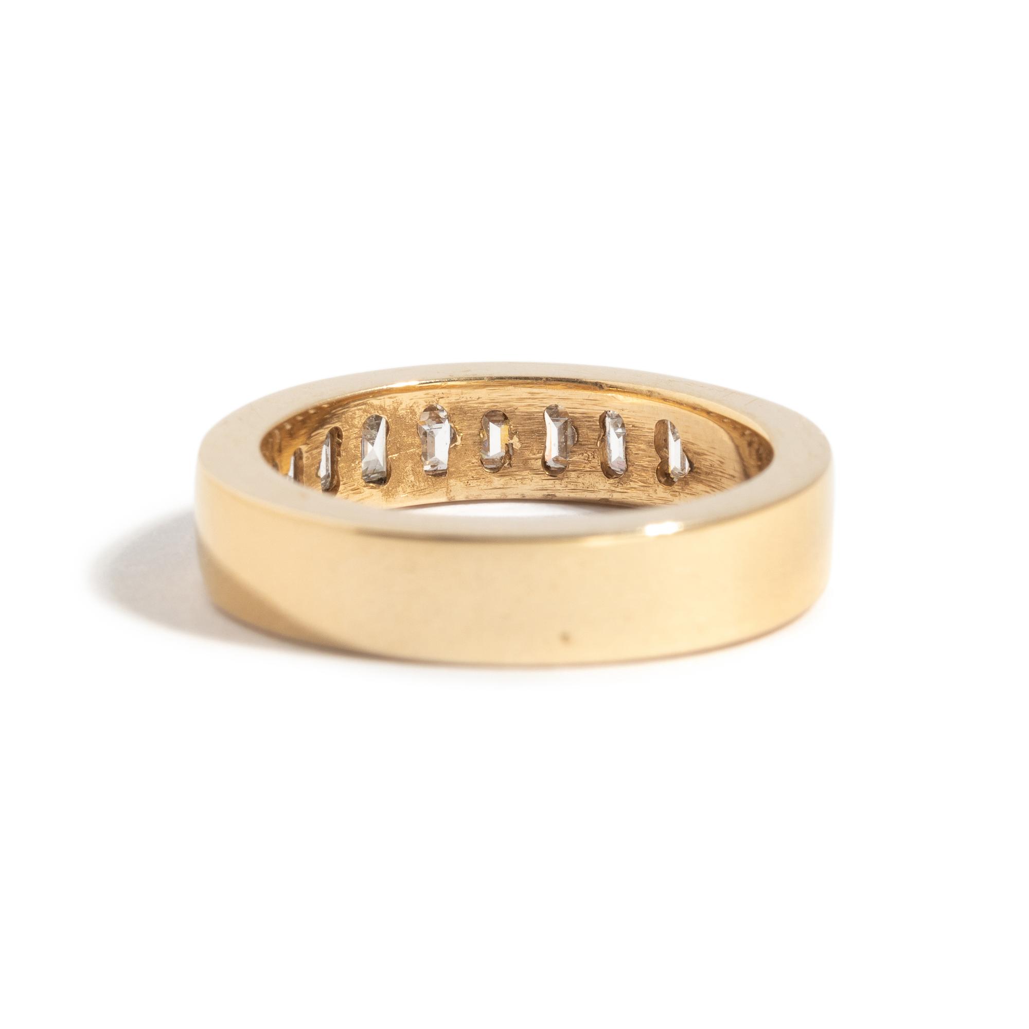 YELLOW GOLD AND DIAMOND RING