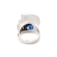 WHITE GOLD, SAPPHIRE AND DIAMOND RING
