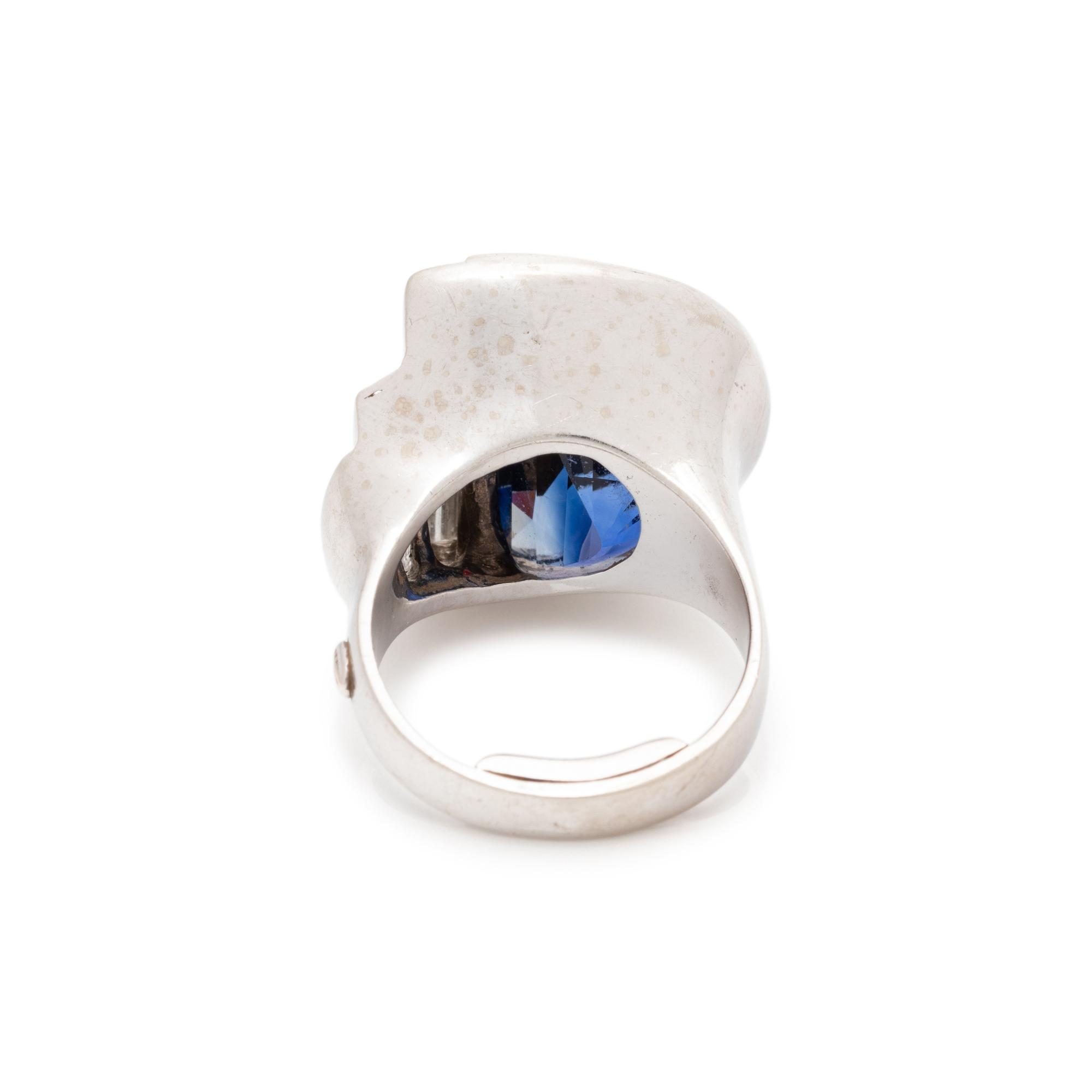 WHITE GOLD, SAPPHIRE AND DIAMOND RING