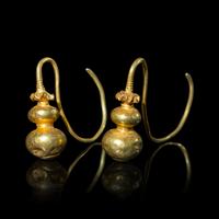 A Pair of Chinese Gold 'Double-Gourd' Earrings, Erhuan, Ming Dynasty 明 金葫蘆耳環一對