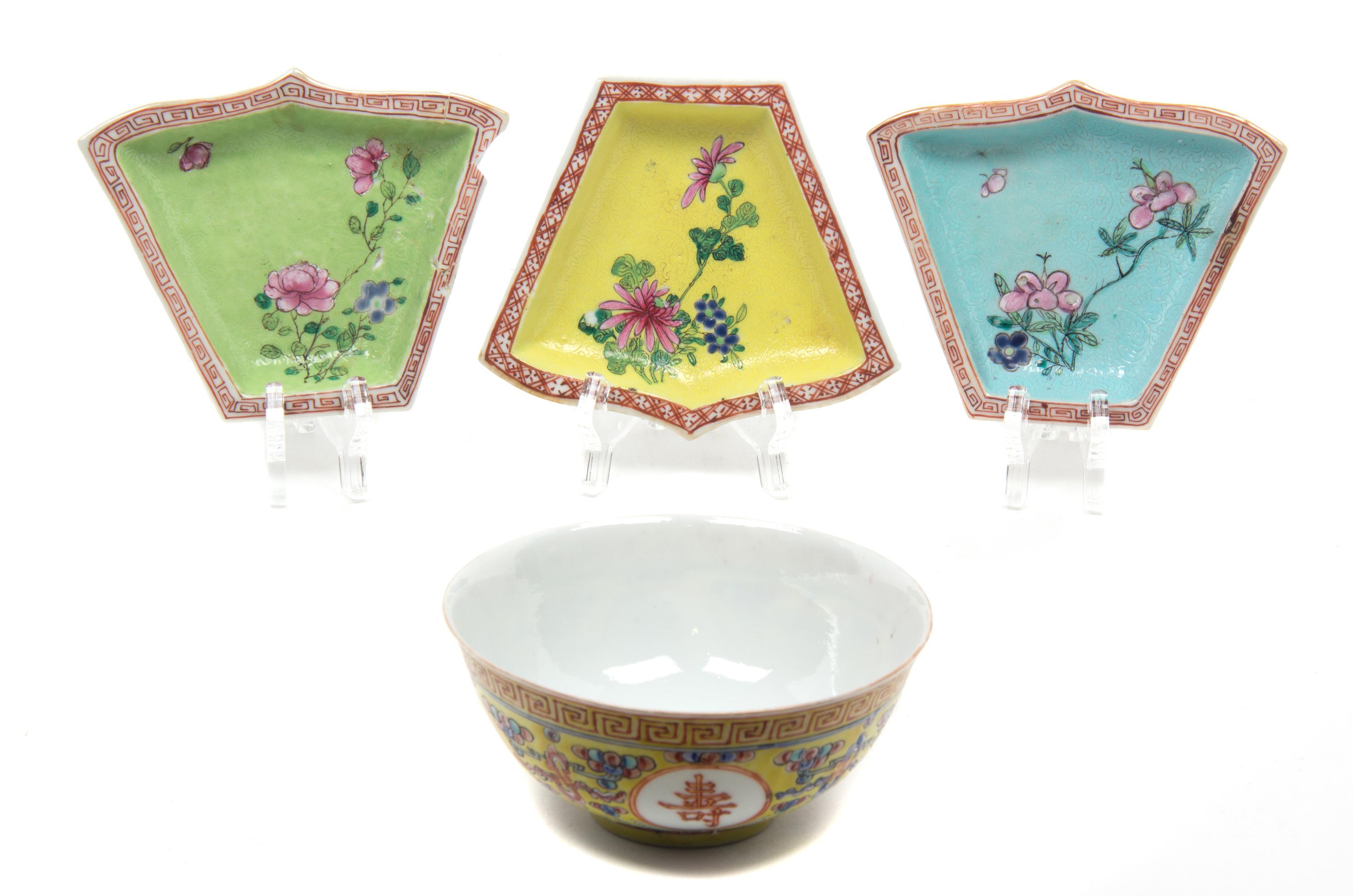 Four Chinese Export Porcelain Articles Diameter of bowl 5 1/2 inches. — 20TH CENTURY