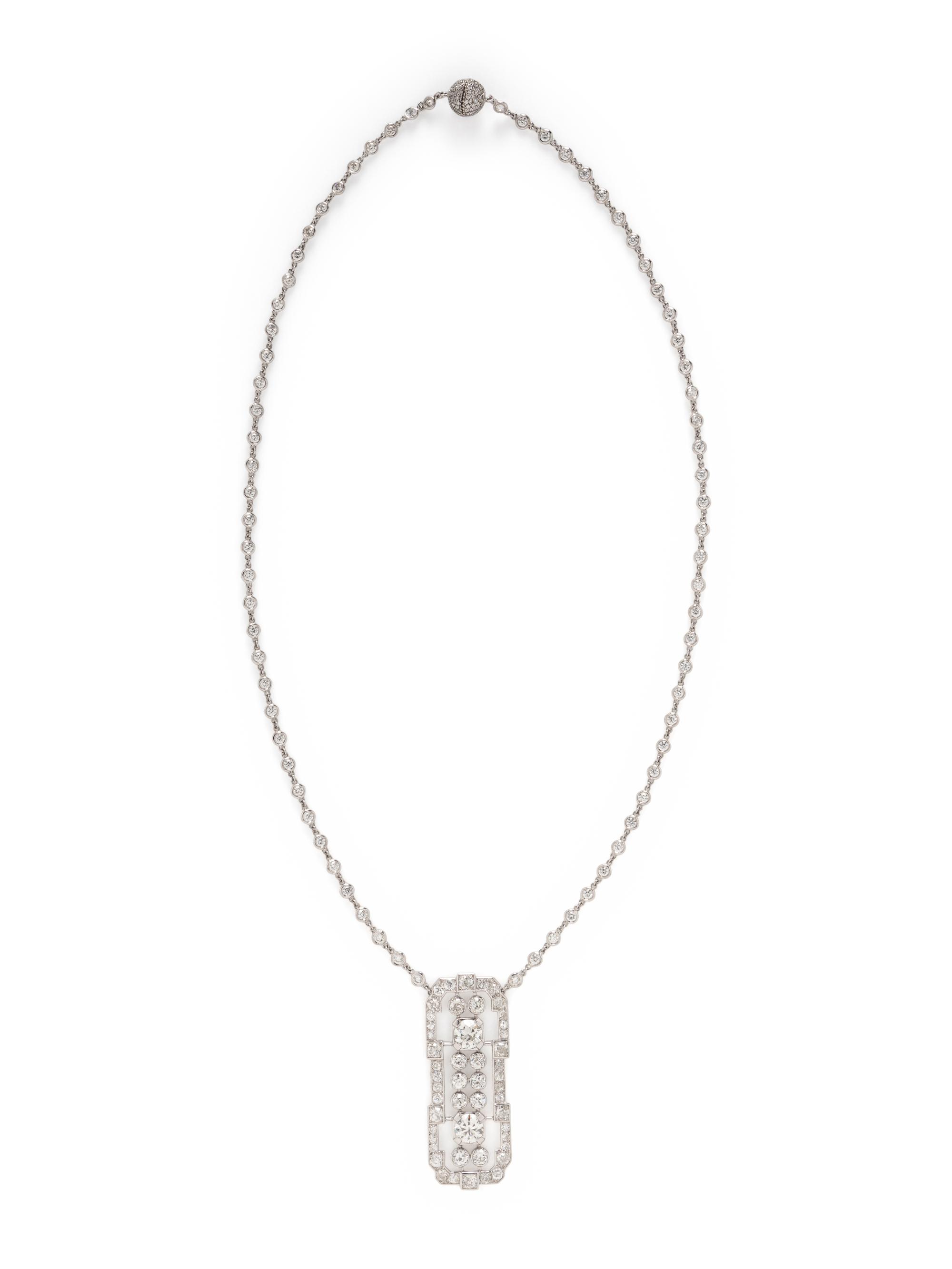 DIAMOND PENDANT NECKLACE